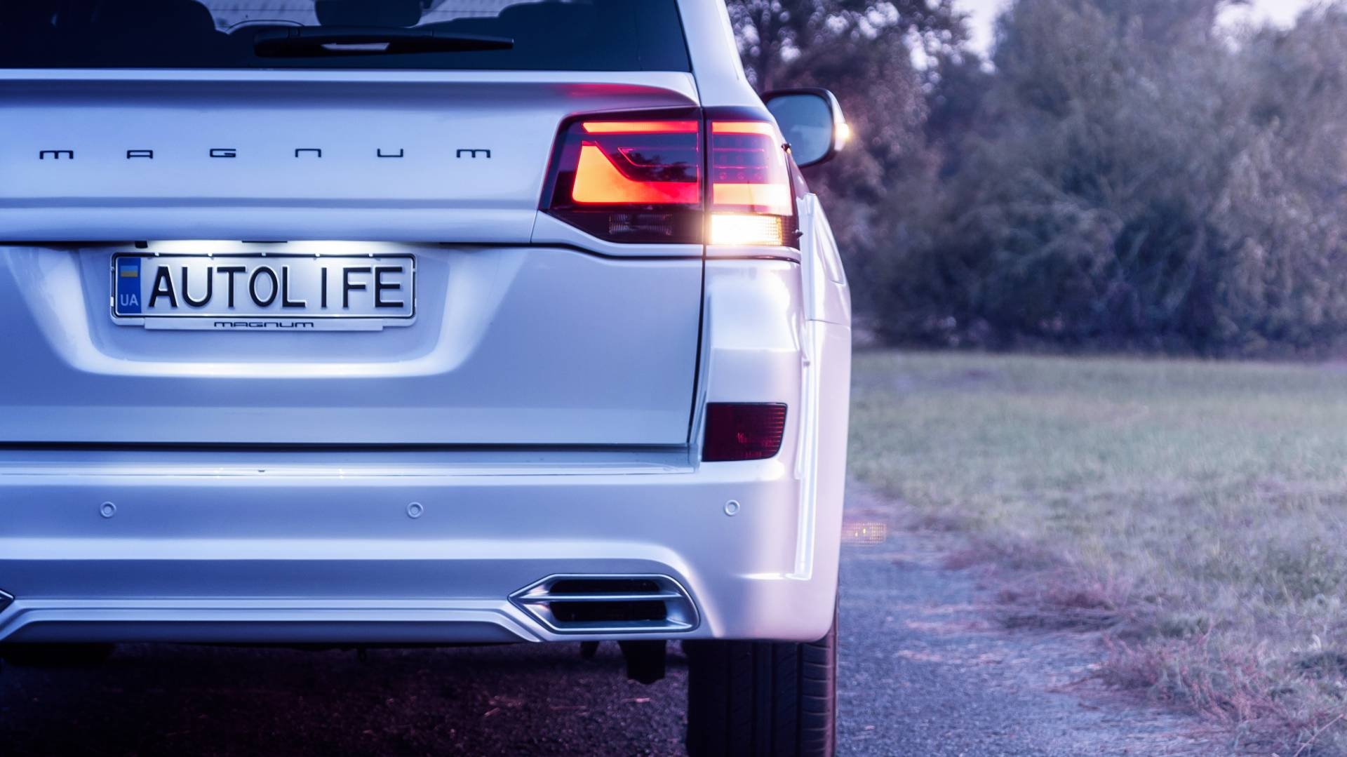 Toyota Land Cruiser 200 Magnum do anh 6