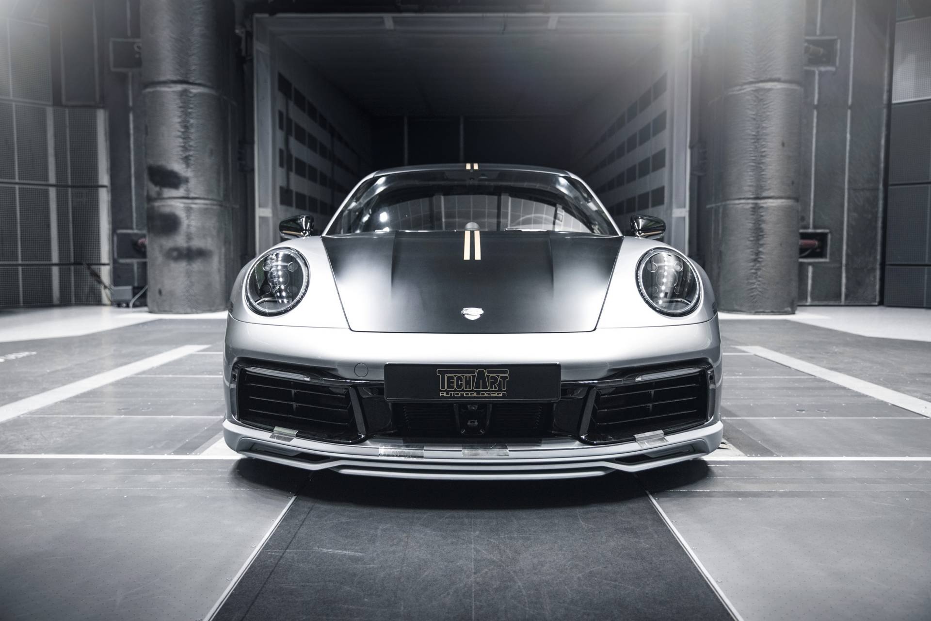 Porsche 911 lot xac man nhan voi goi do TechArt anh 2