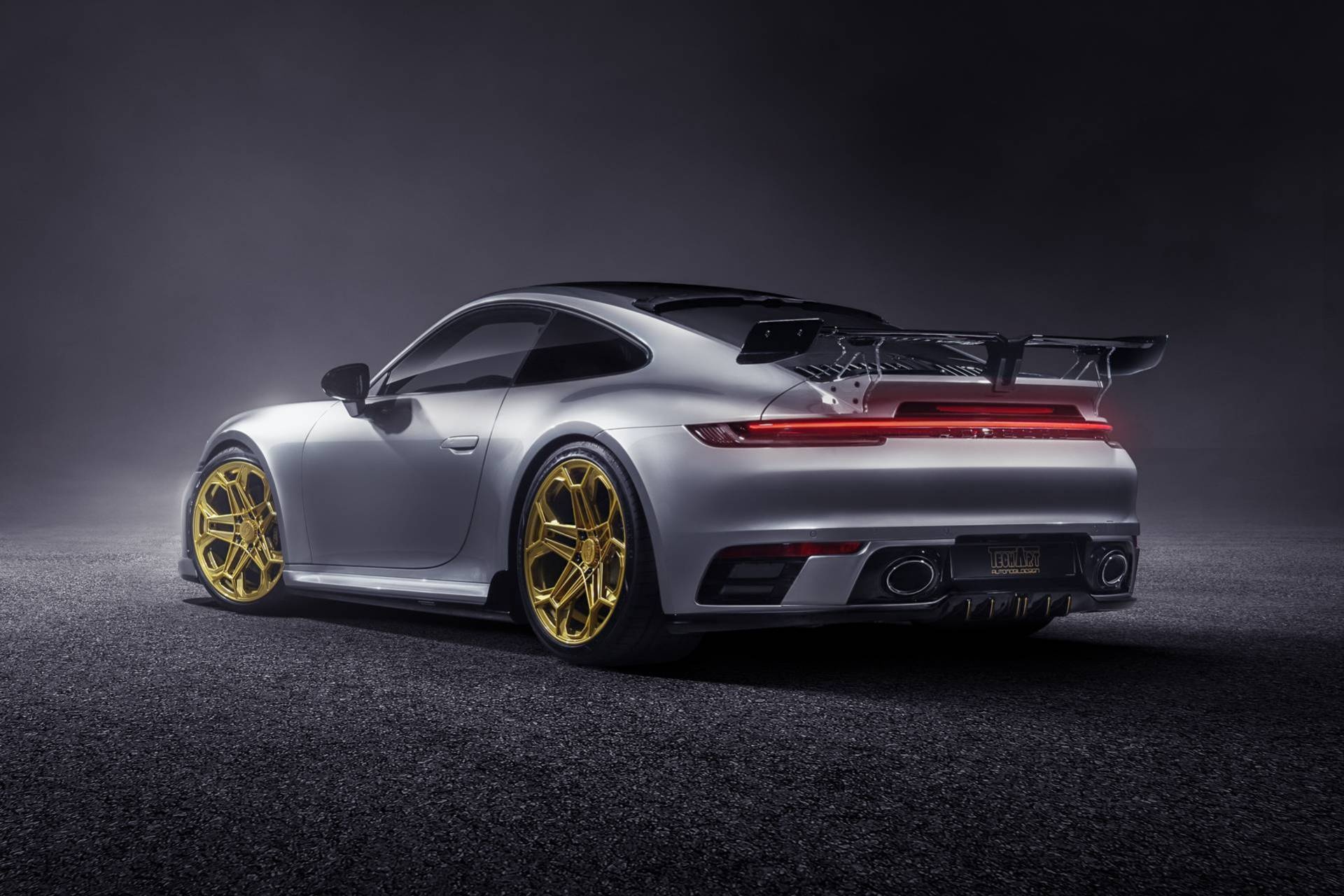 Porsche 911 lot xac man nhan voi goi do TechArt anh 9
