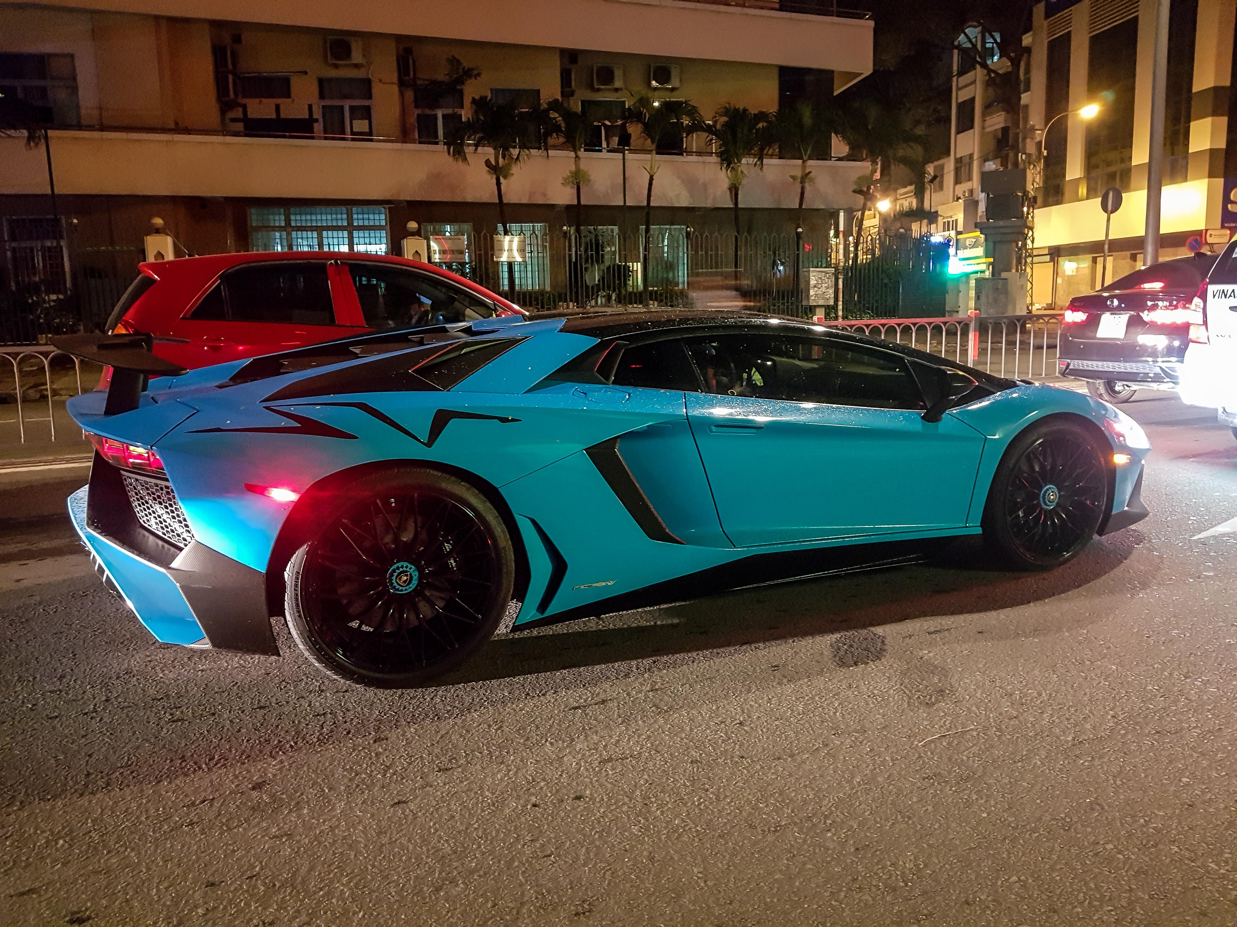 Lamborghini Aventador SV tung cua Minh Nhua anh 4