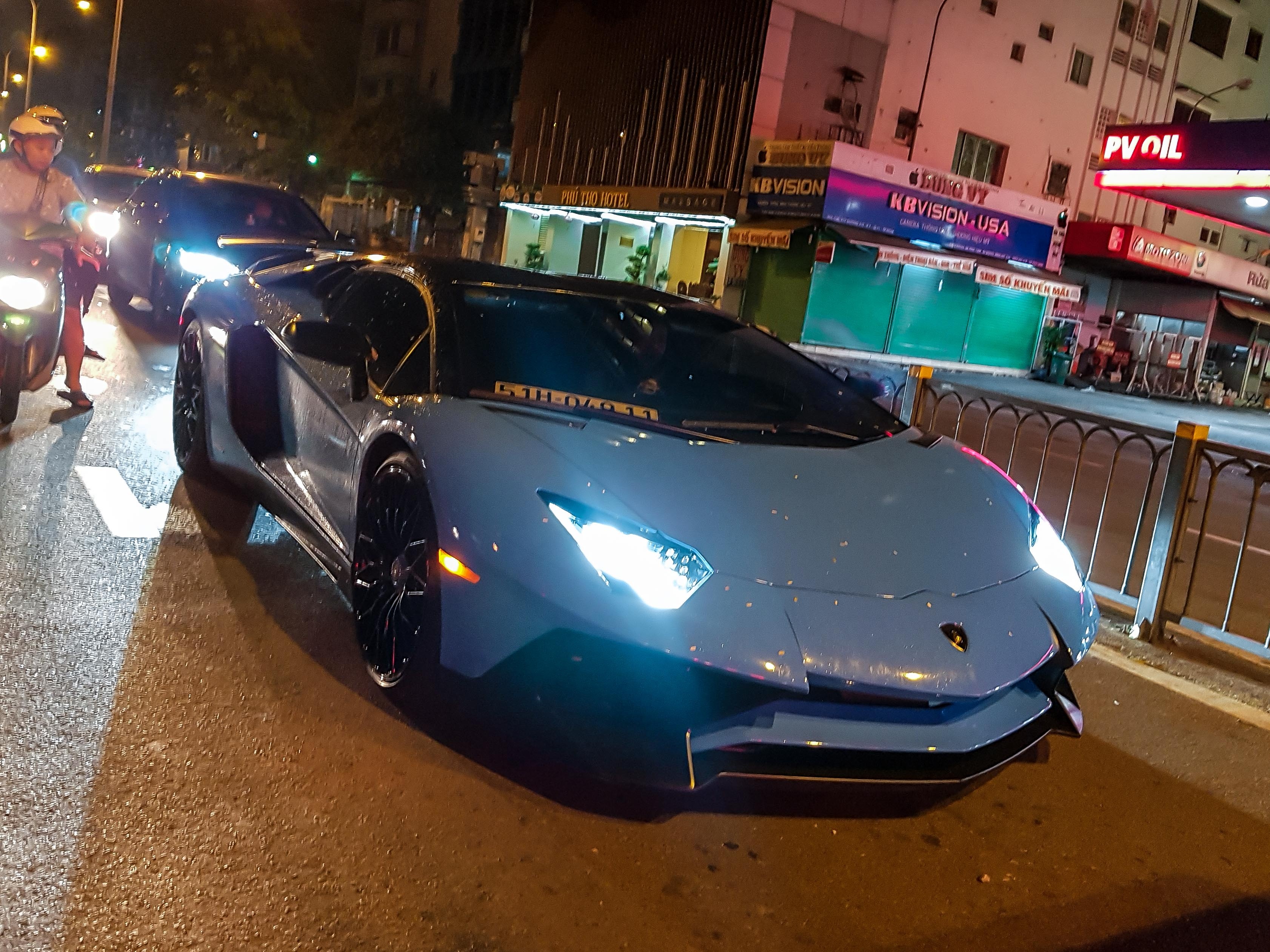 Lamborghini Aventador SV tung cua Minh Nhua anh 11