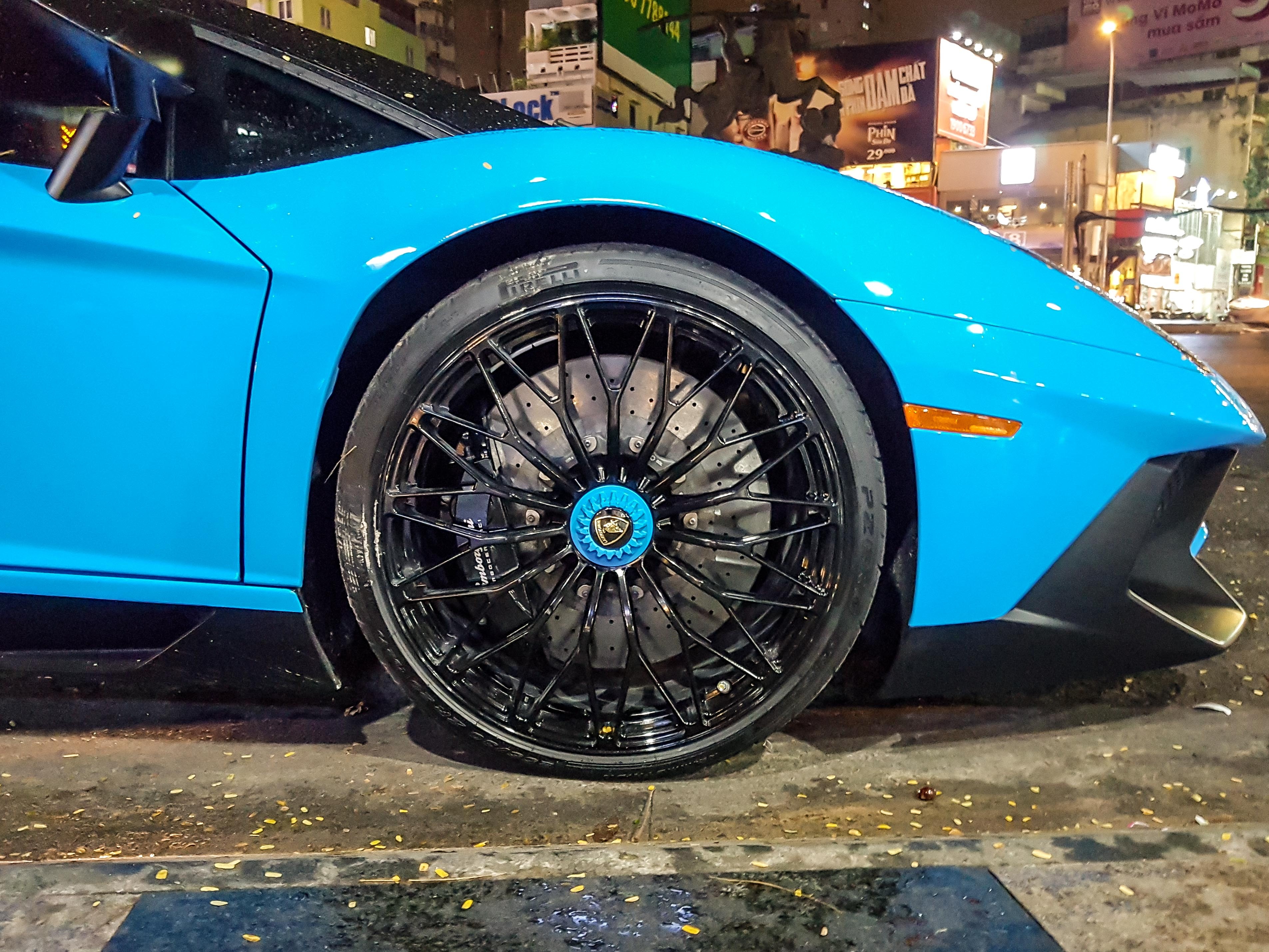 Lamborghini Aventador SV tung cua Minh Nhua anh 7