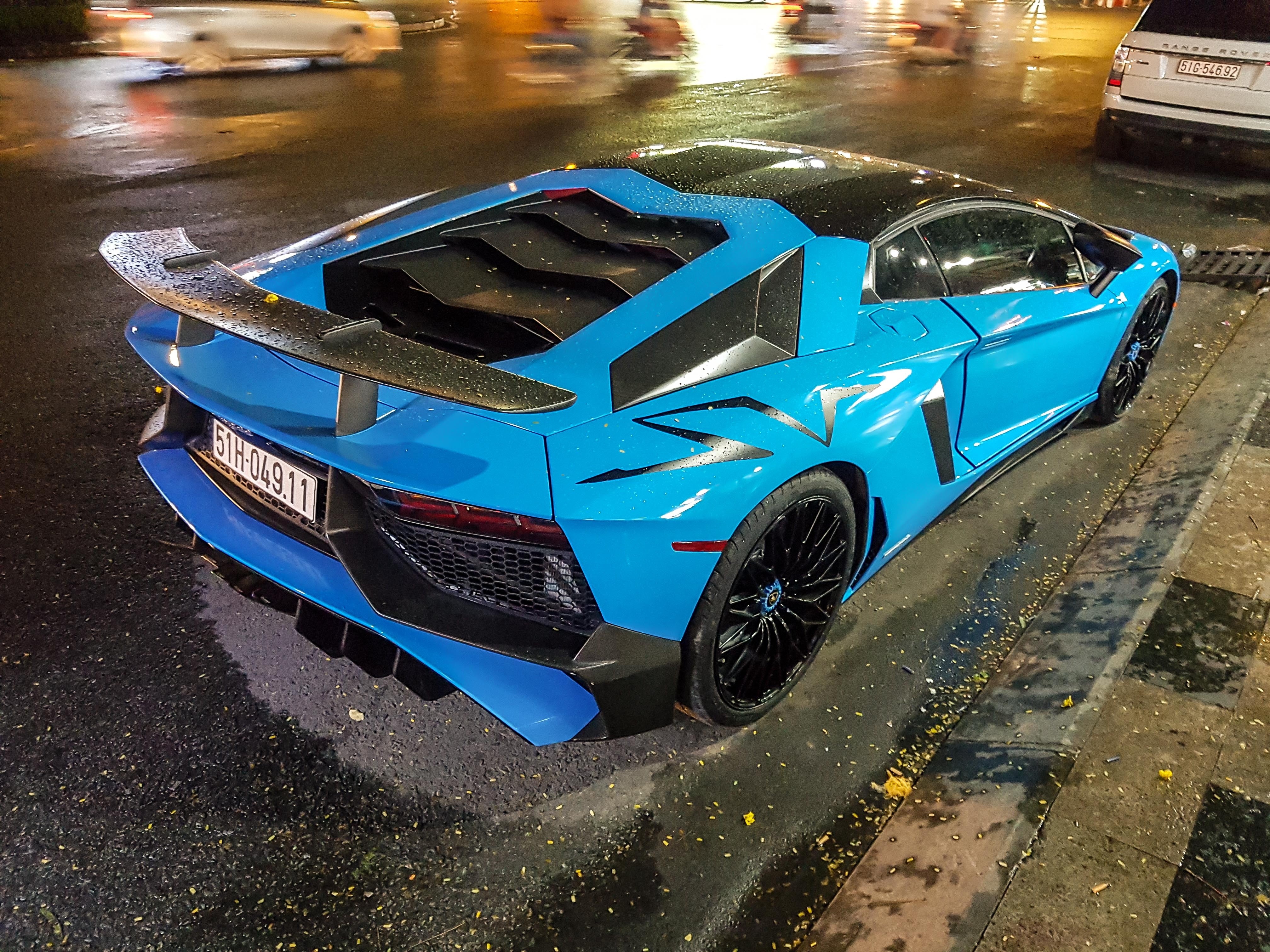 Lamborghini Aventador SV tung cua Minh Nhua anh 3