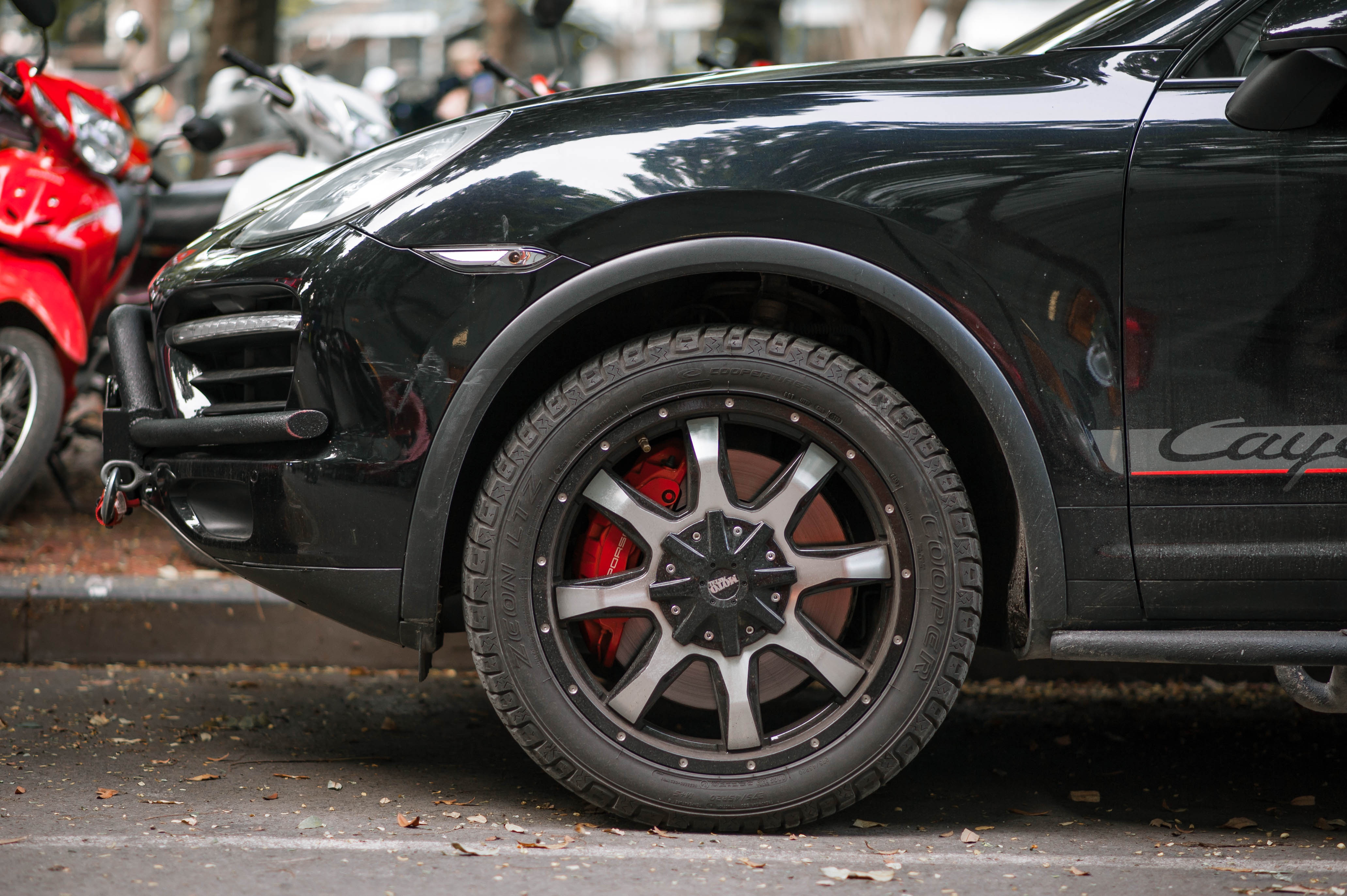 Porsche Cayenne Turbo độ của Đặng Lê Nguyên Vũ ảnh 4 Porsche Cayenne Turbo do cua Dang Le Nguyen Vu anh 4
