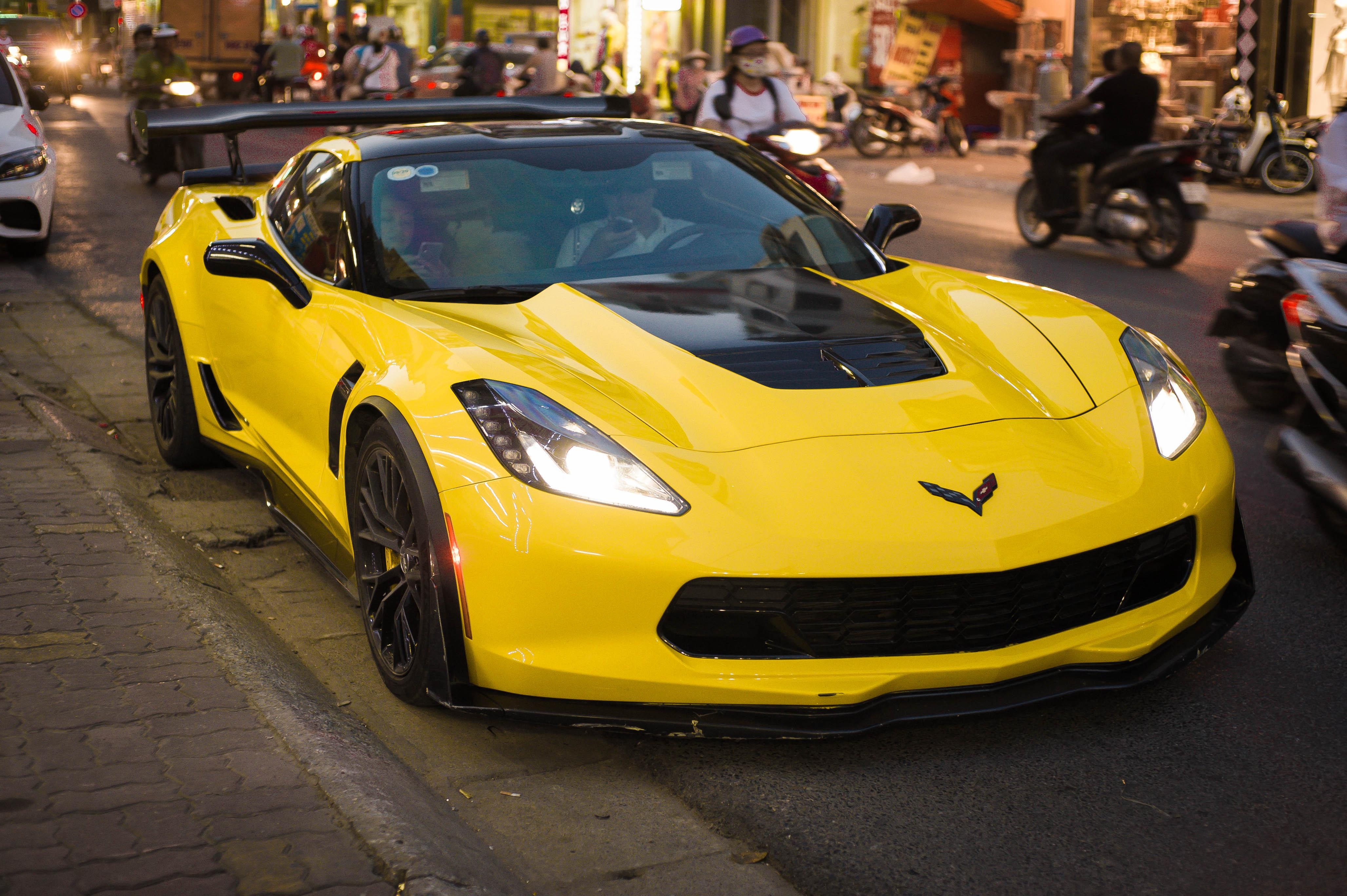 Ngam Chevrolet Corvette C7 Z06 doc nhat Ha Noi xuat hien tren pho hinh anh