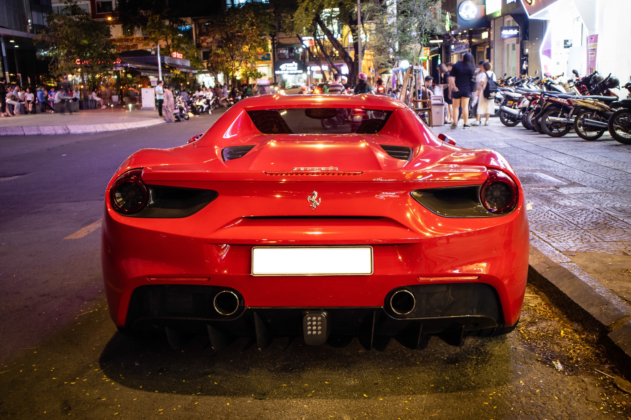 Ferrari 488 GTB Spider cua Cuong do la anh 9