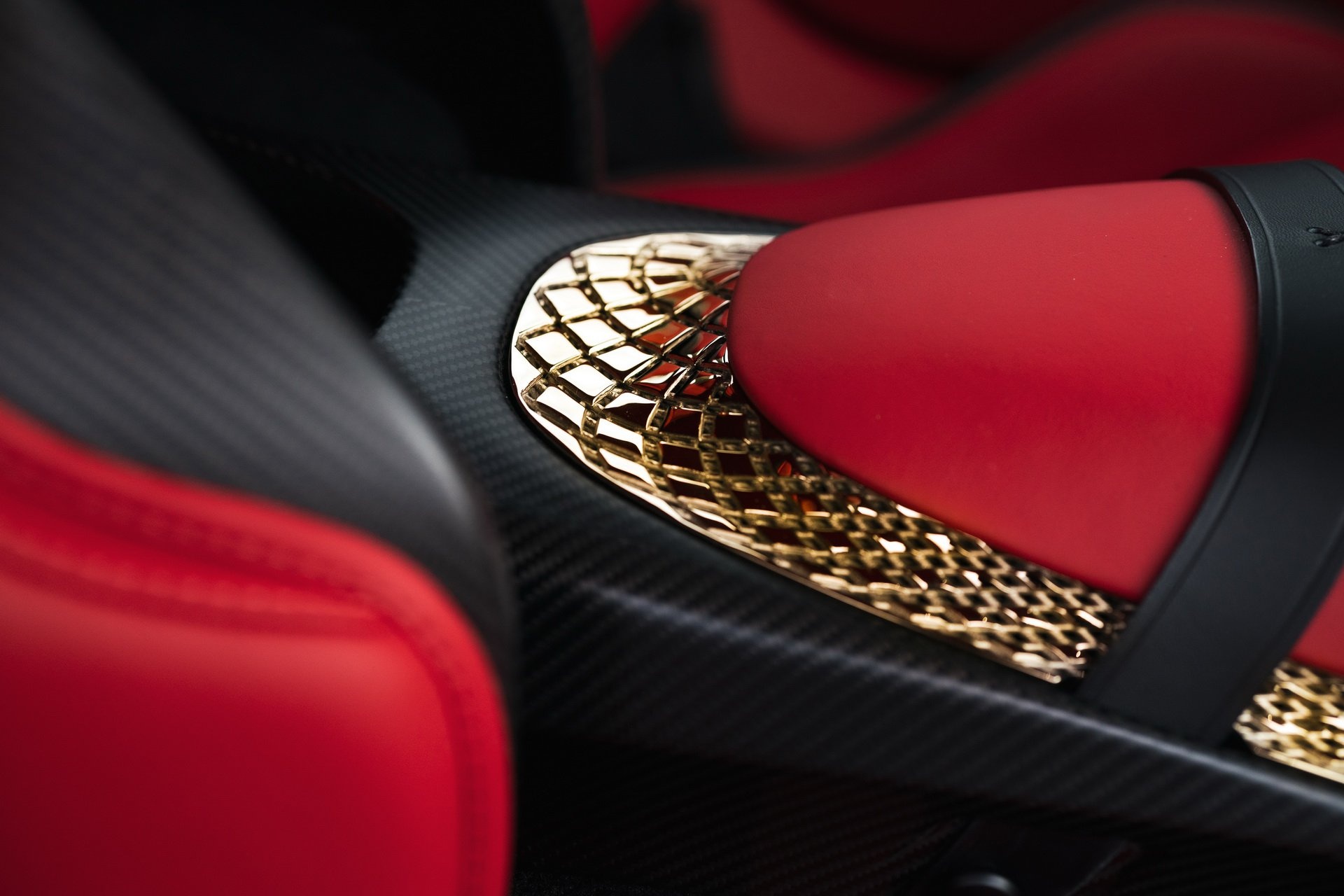 Aston Martin ra mat sieu xe dat vang anh 18