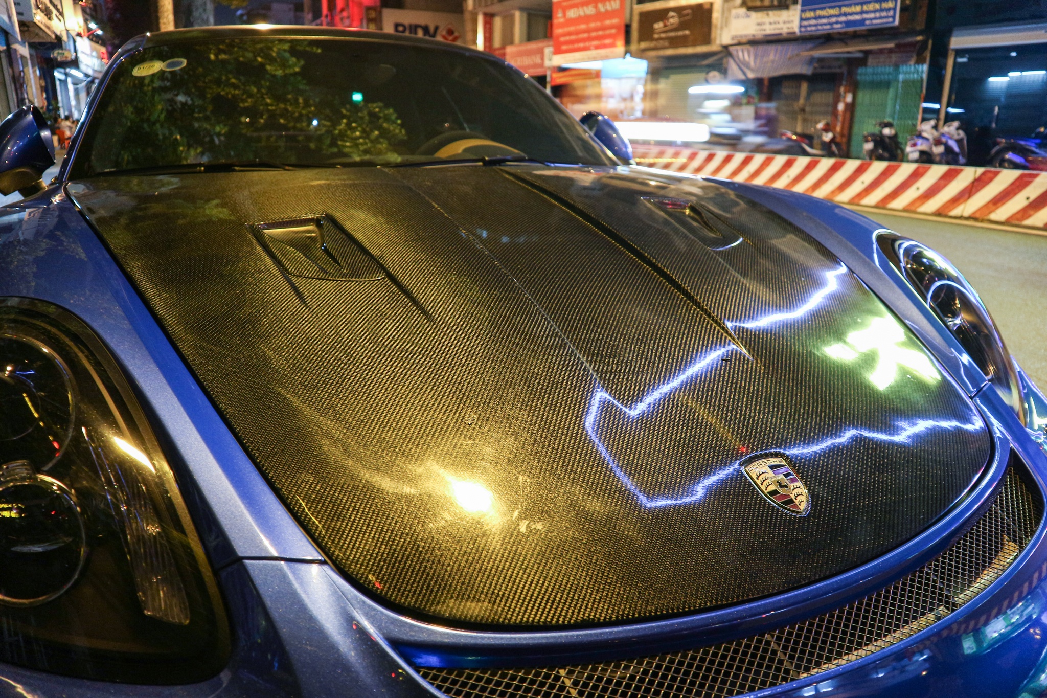 Can canh Porsche Cayman do phong cach GT4 anh 4