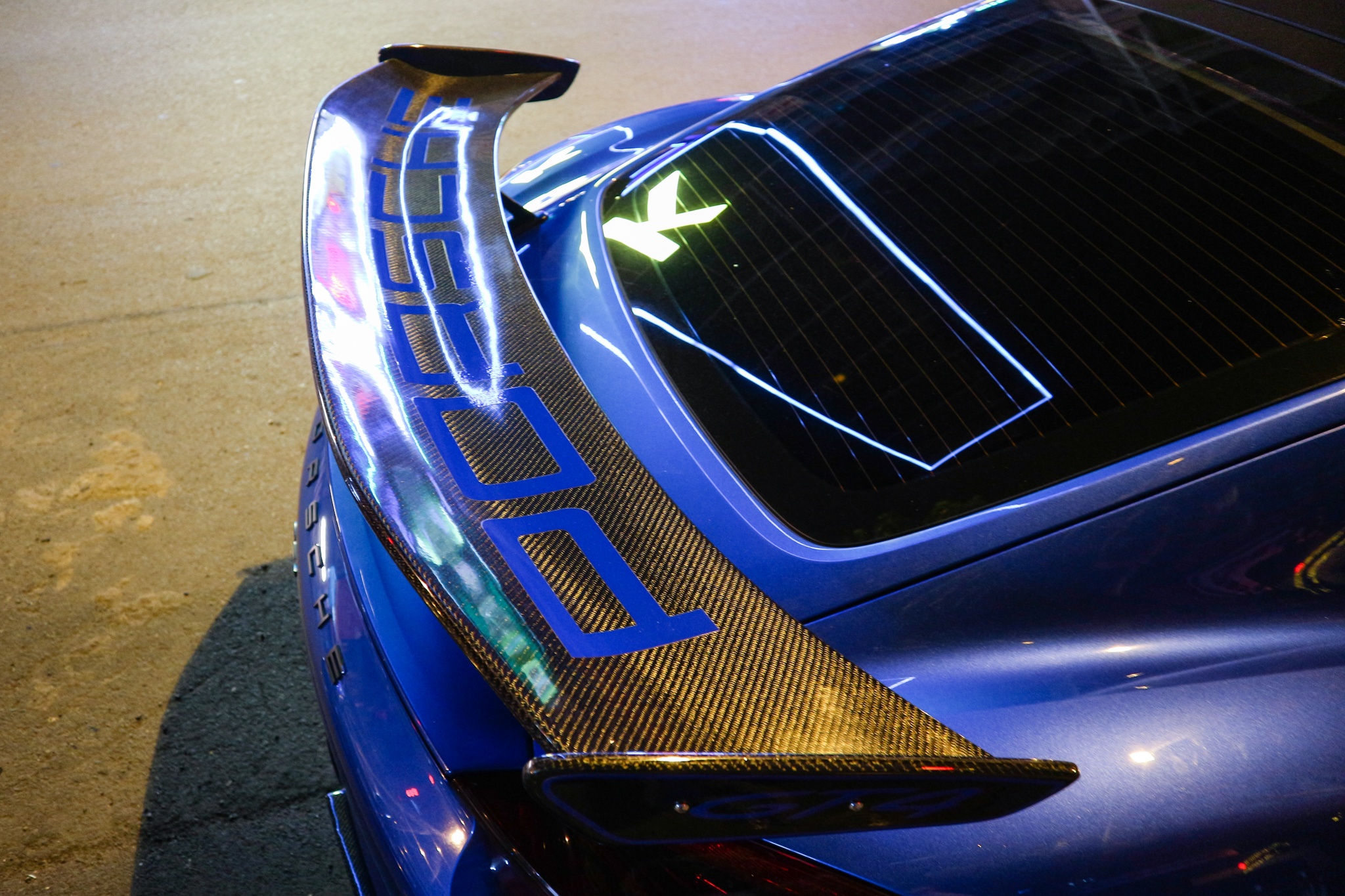 Can canh Porsche Cayman do phong cach GT4 anh 7