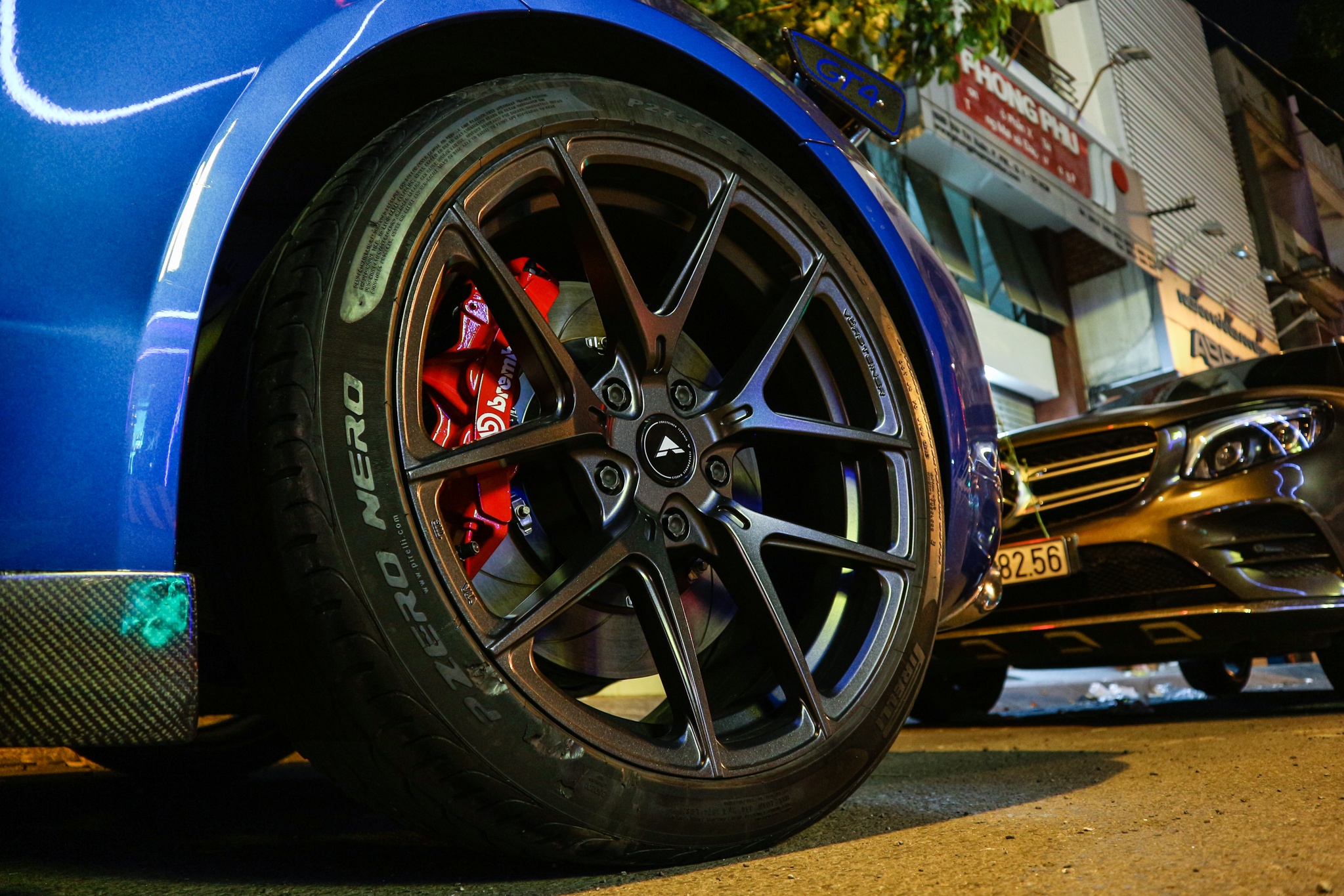 Can canh Porsche Cayman do phong cach GT4 anh 5