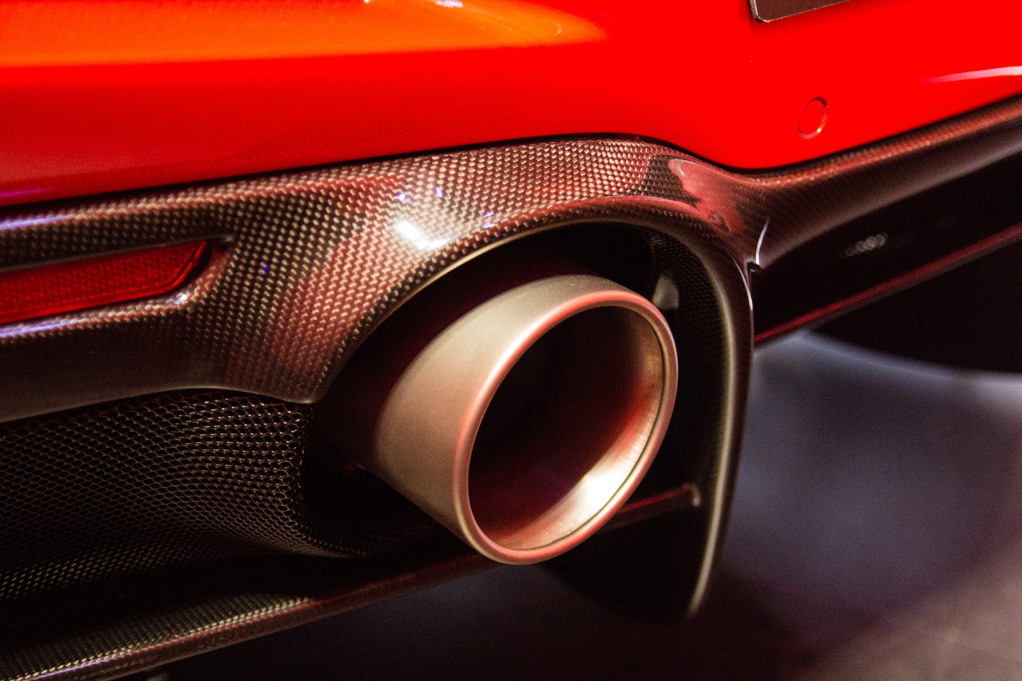 Ferrari F8 Tributo dau tien cap ben VN anh 9