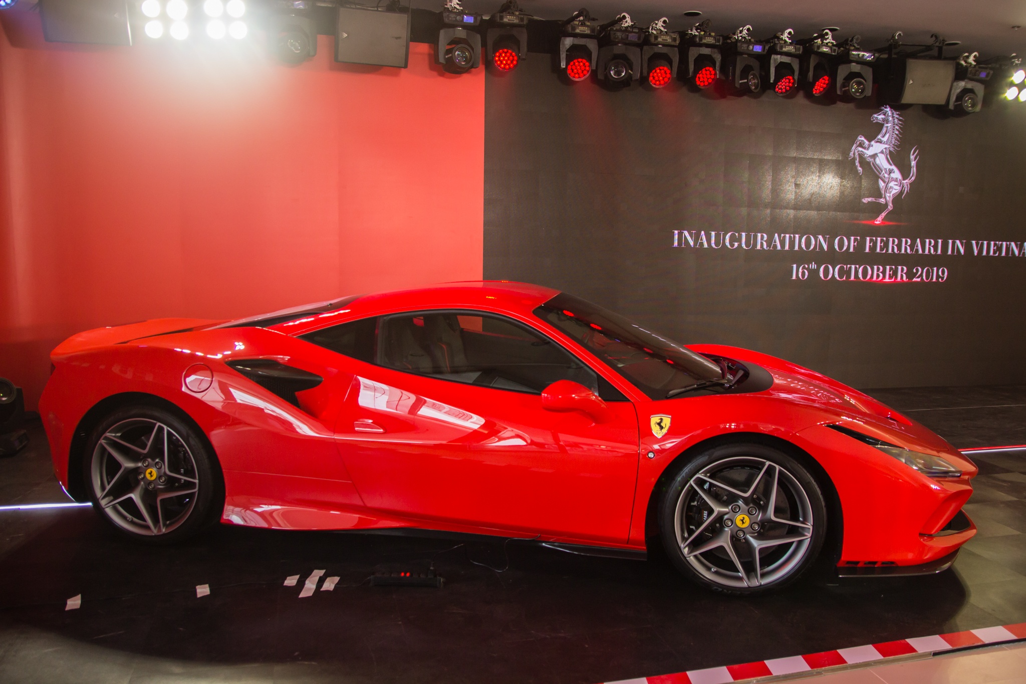 Ferrari F8 Tributo dau tien cap ben VN anh 16