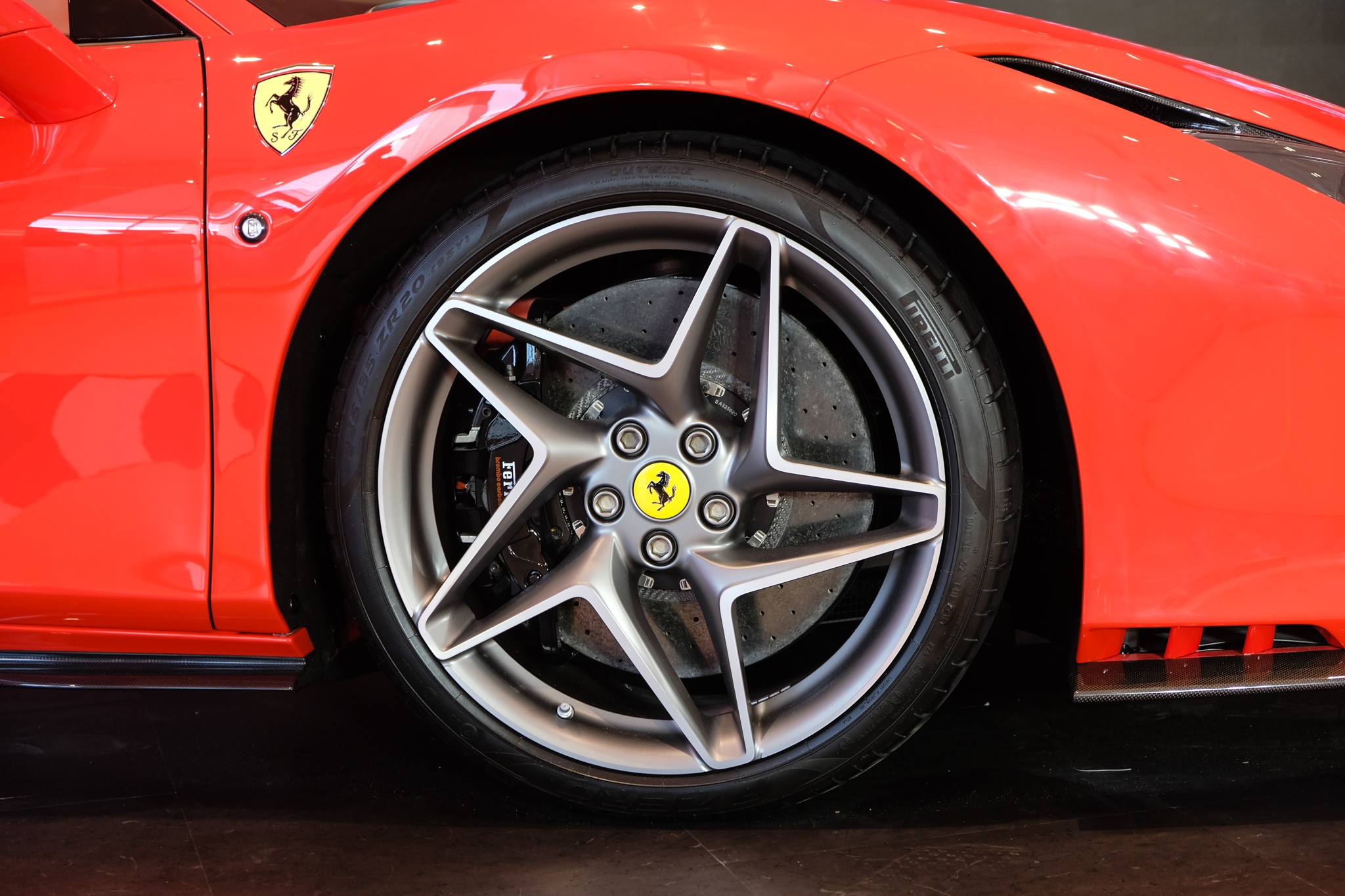 Ferrari F8 Tributo dau tien cap ben VN anh 7