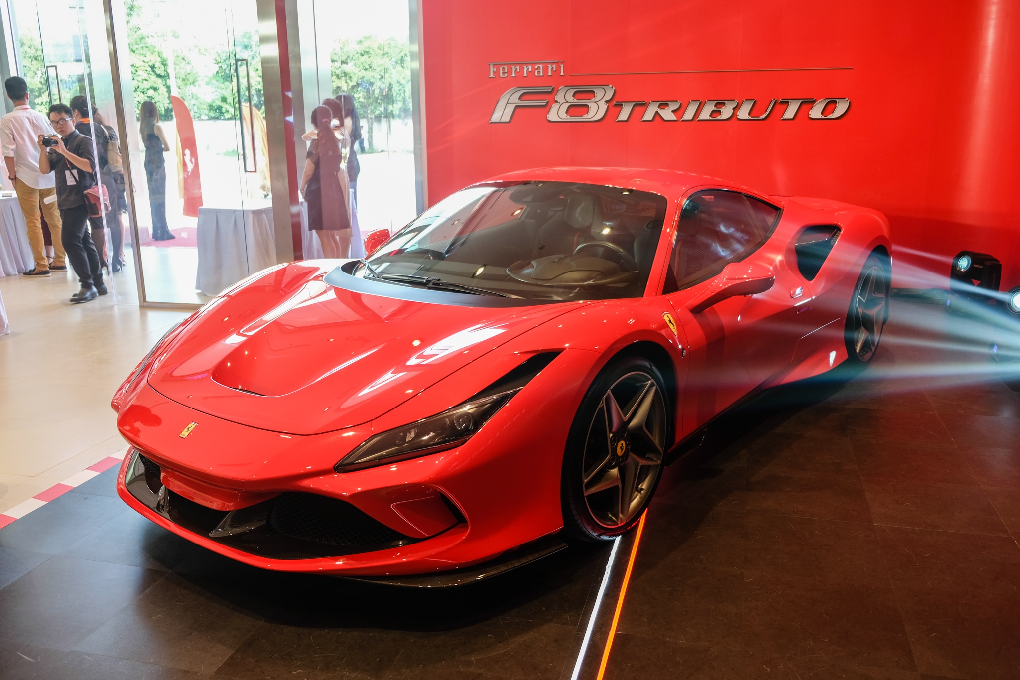 Ferrari F8 Tributo dau tien cap ben VN anh 2