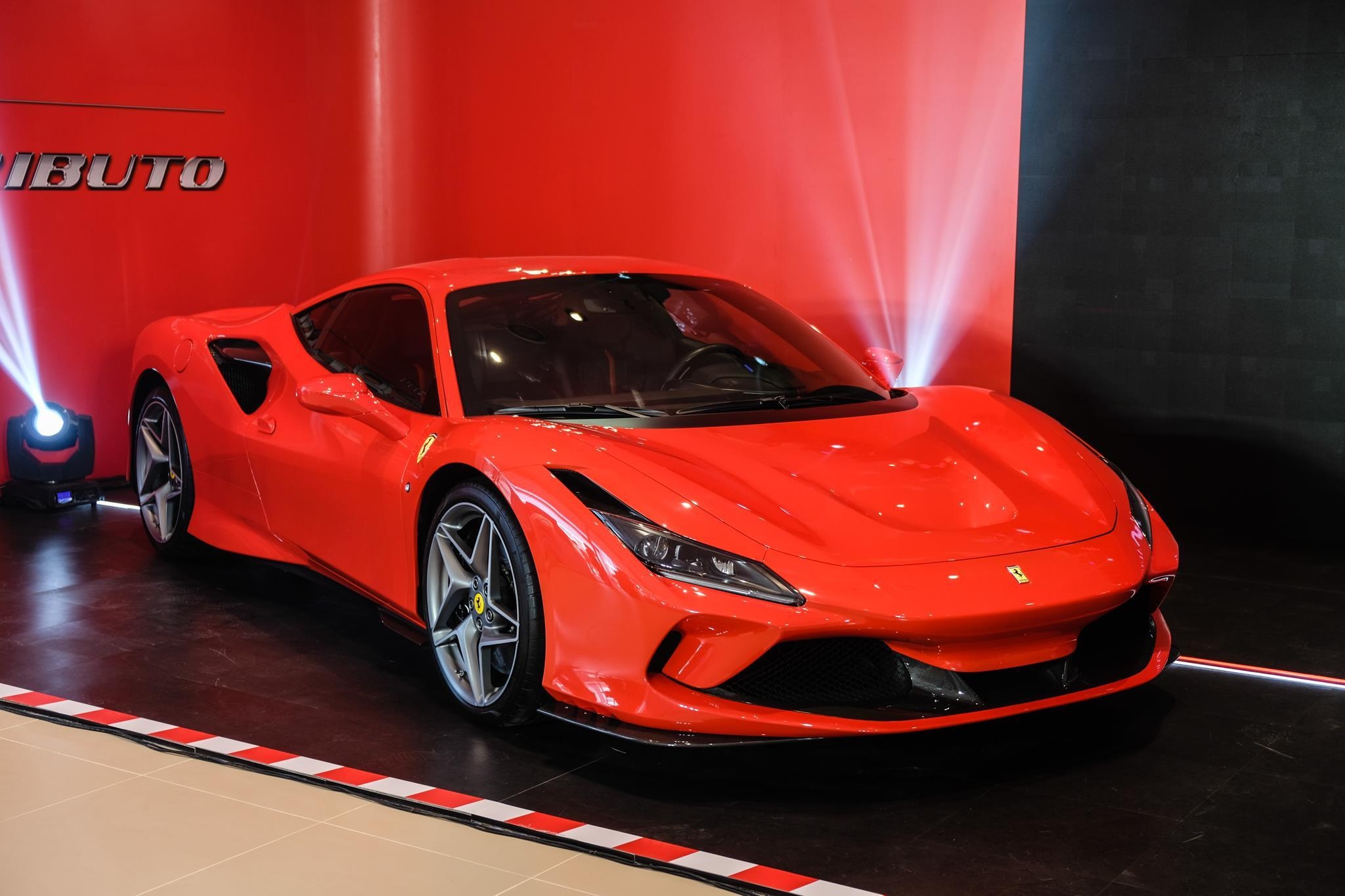 Sieu xe Ferrari F8 Tributo dau tien xuat hien tai Viet Nam hinh anh