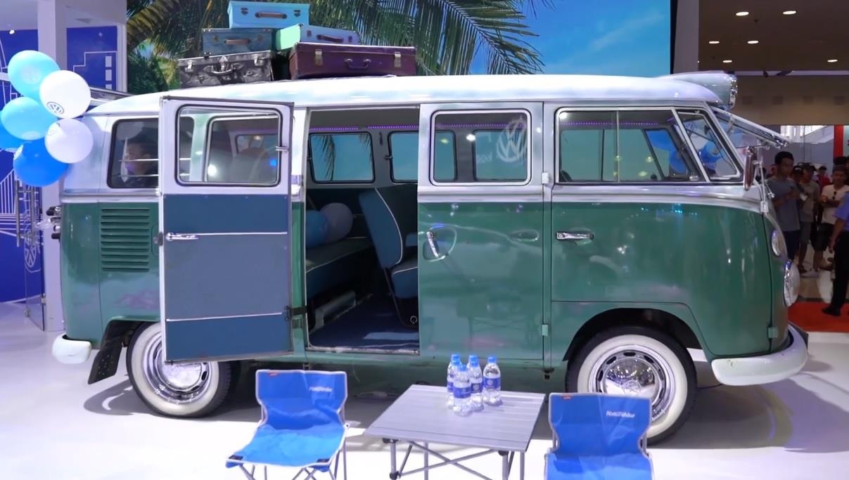 Huyen thoai Volkswagen Kombi tai Vietnam Motor Show 2019 hinh anh