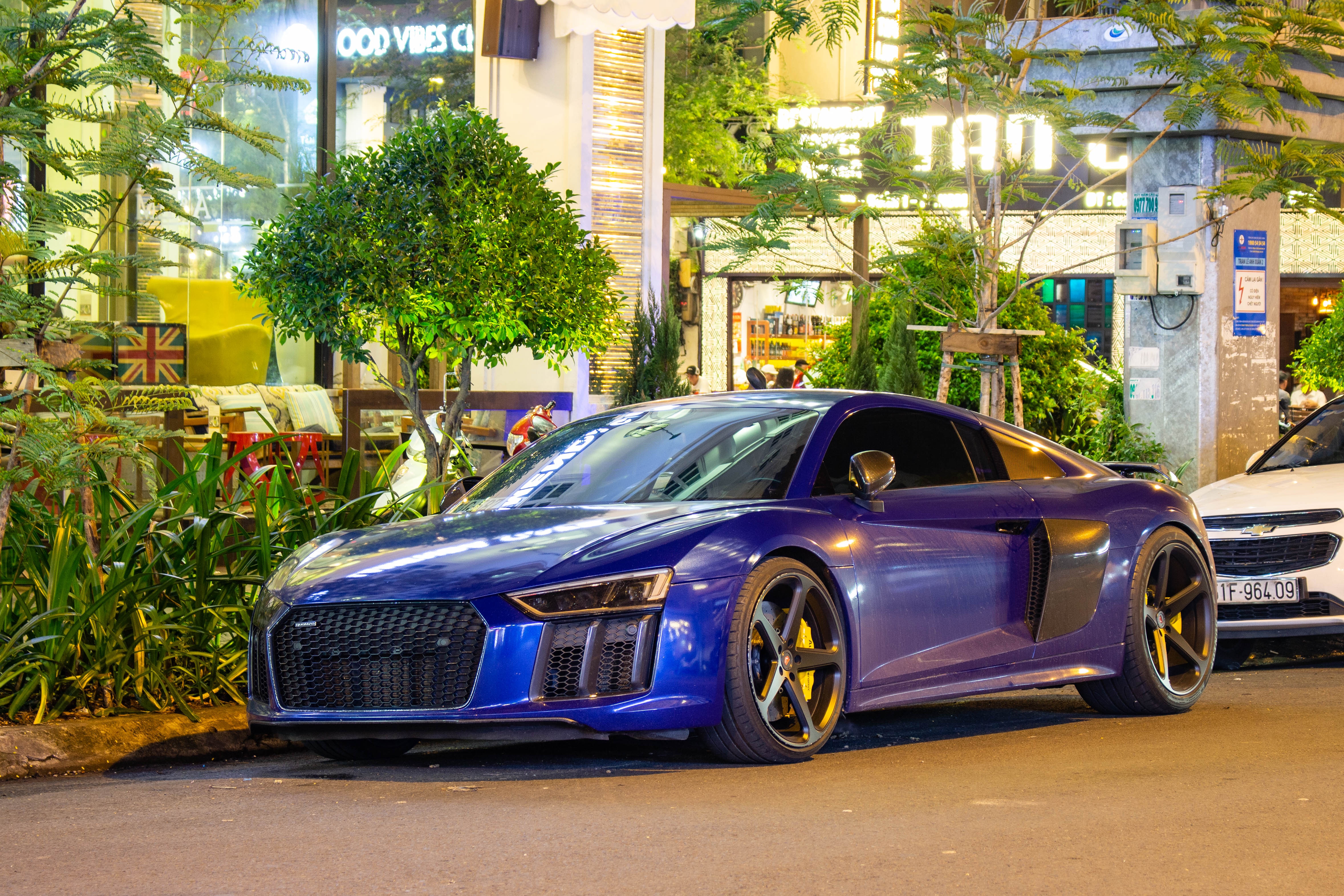 Audi R8 V10 Plus tung cua Cuong do la thay ao moi anh 1