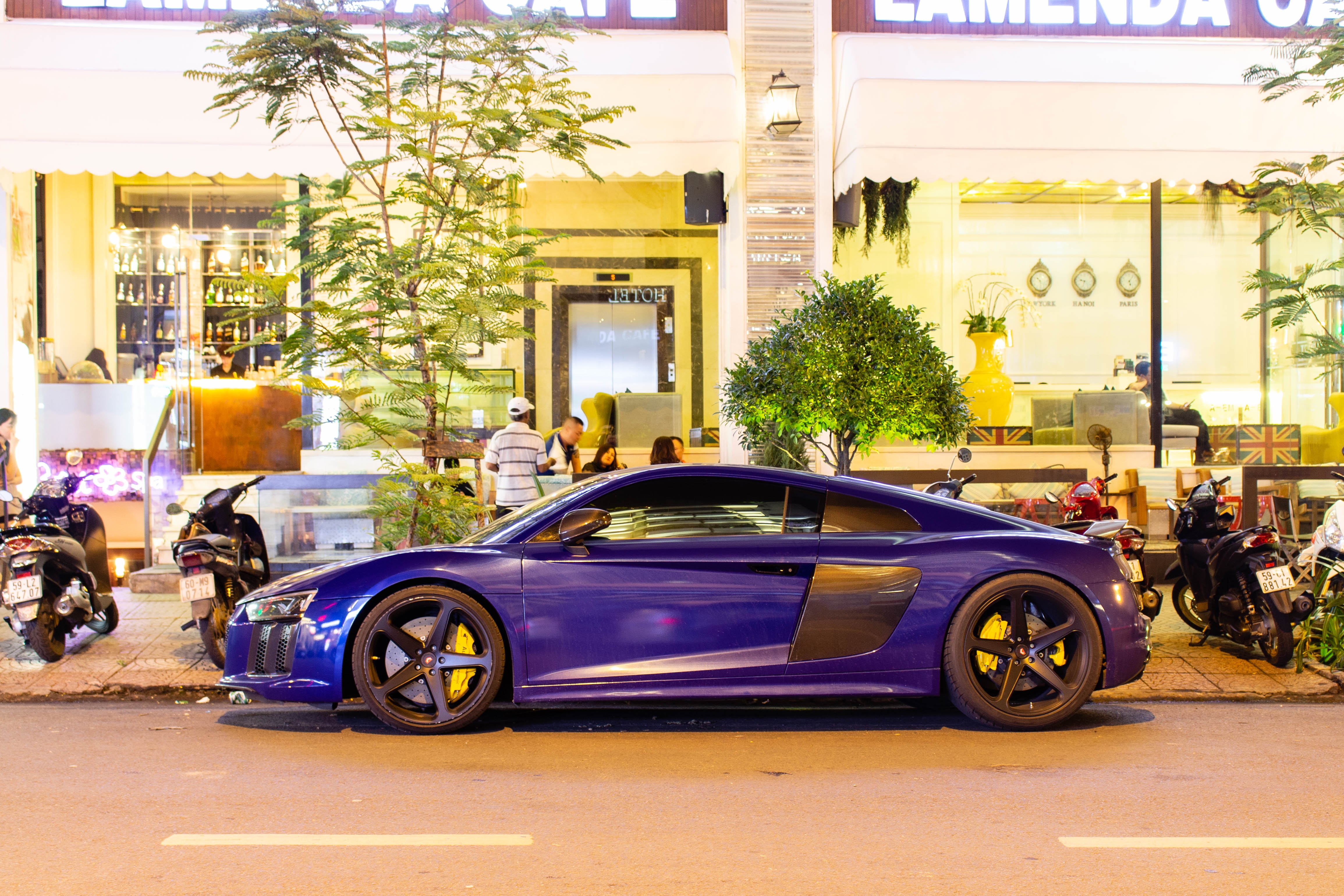 Audi R8 V10 Plus tung cua Cuong do la thay ao moi anh 9