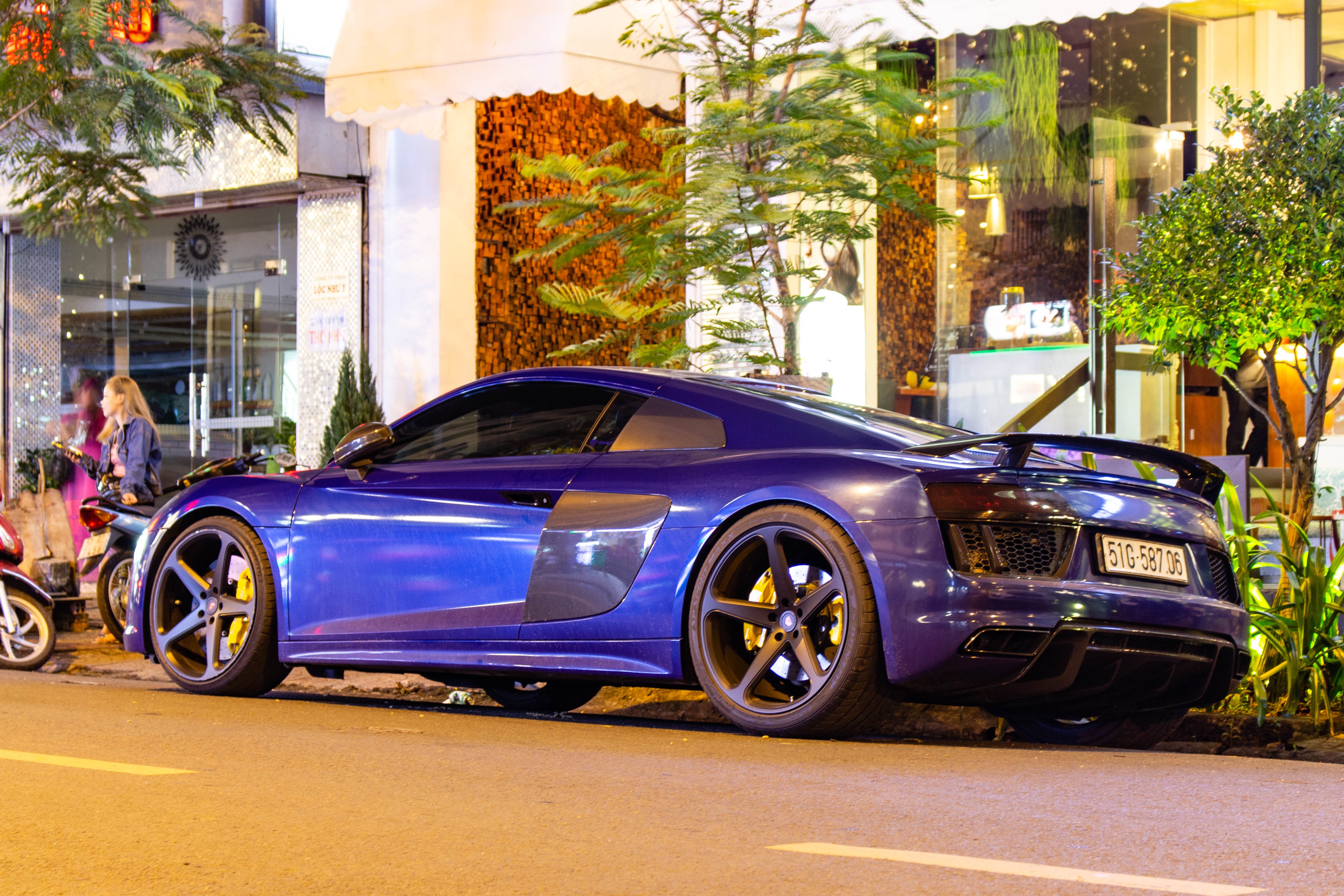 Audi R8 V10 Plus tung cua Cuong do la thay ao moi anh 4