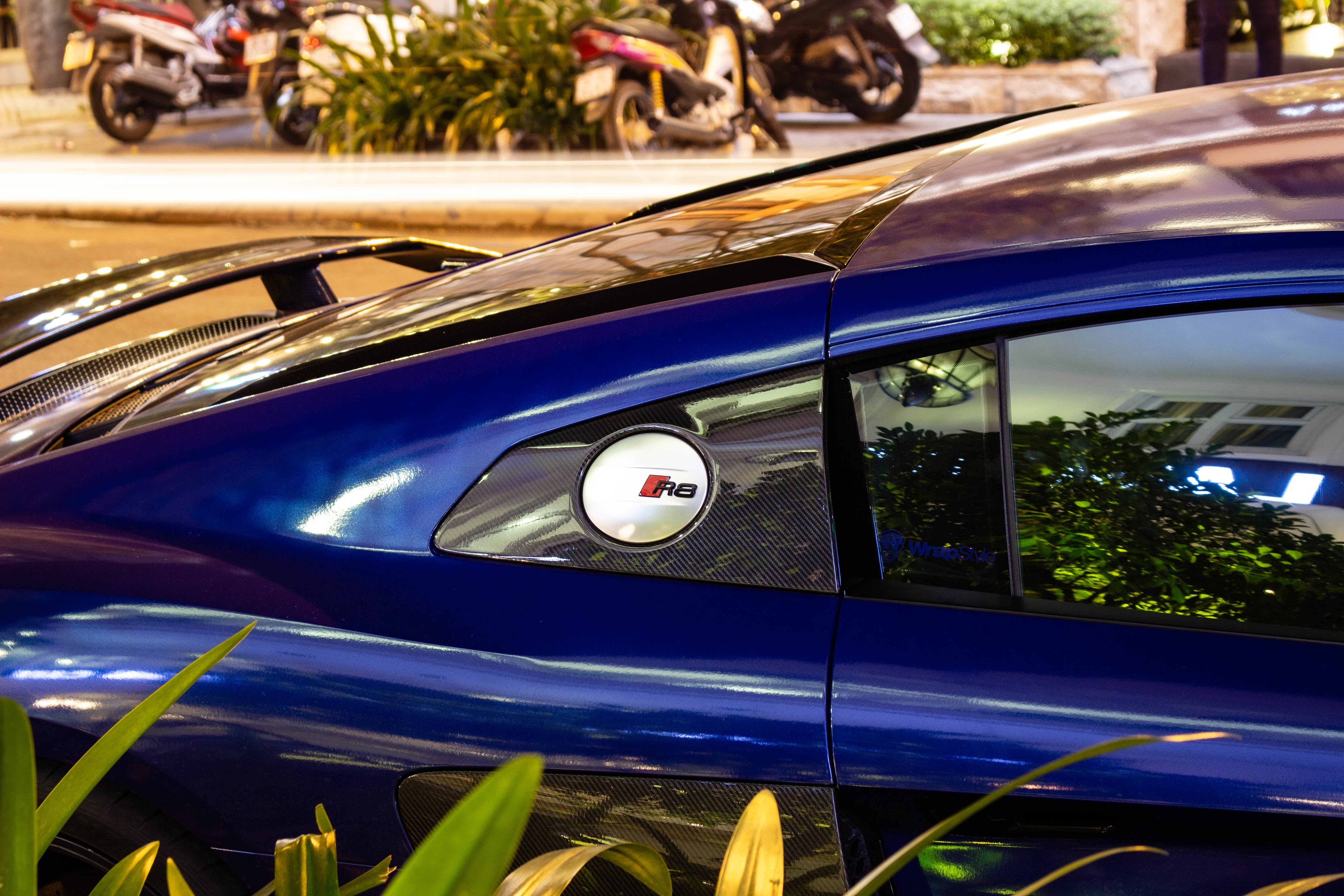 Audi R8 V10 Plus tung cua Cuong do la thay ao moi anh 8