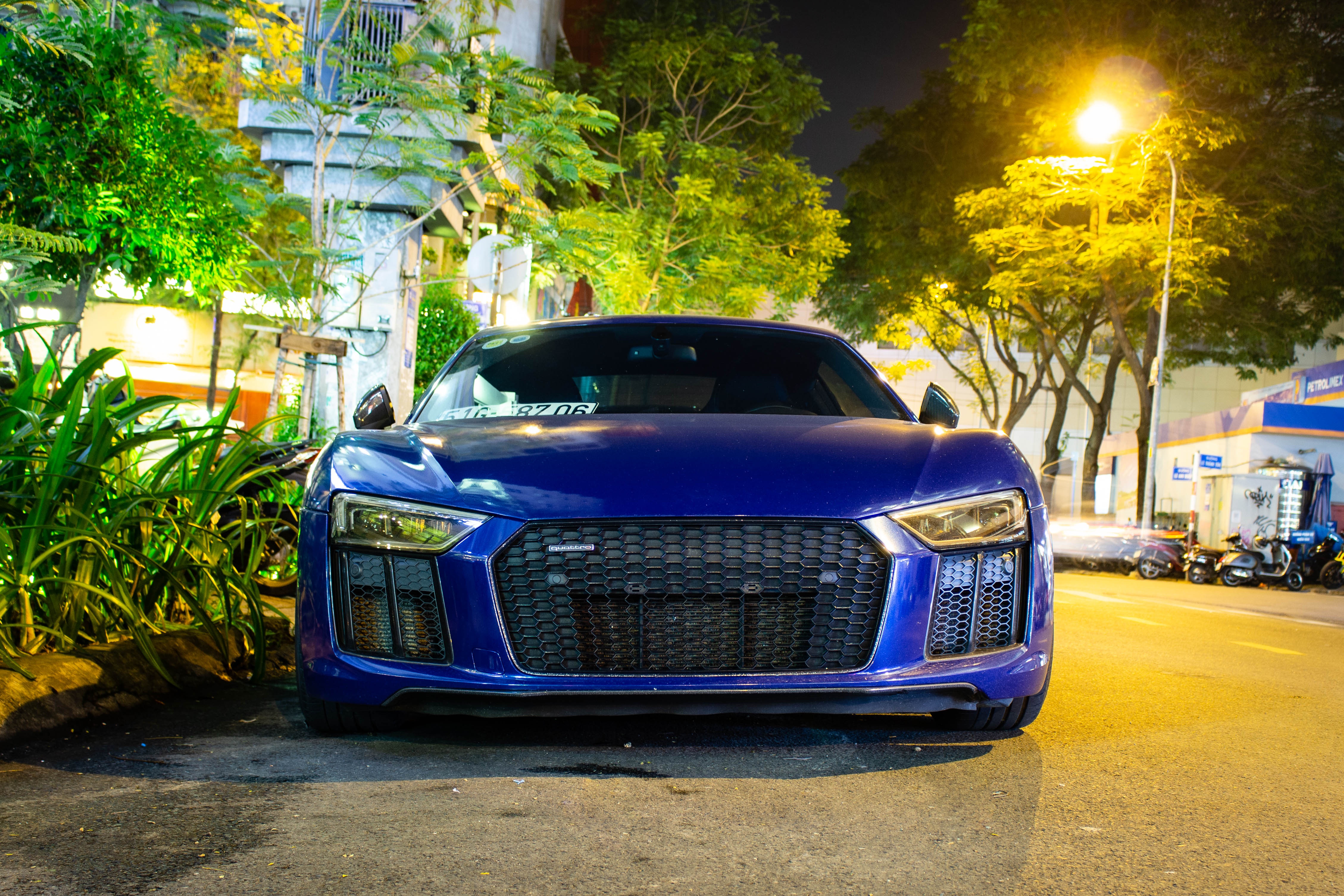 Audi R8 V10 Plus tung cua Cuong do la thay ao moi anh 2