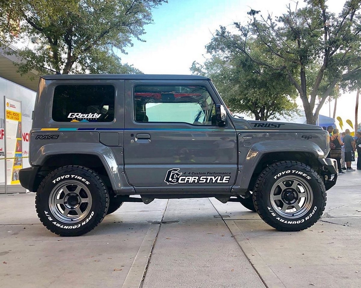 Suzuki Jimny độ ngoại hình mạnh mẽ,  gắng tăng áp ảnh 3 Suzuki Jimny do ngoai hinh manh me,  gang tang ap anh 3