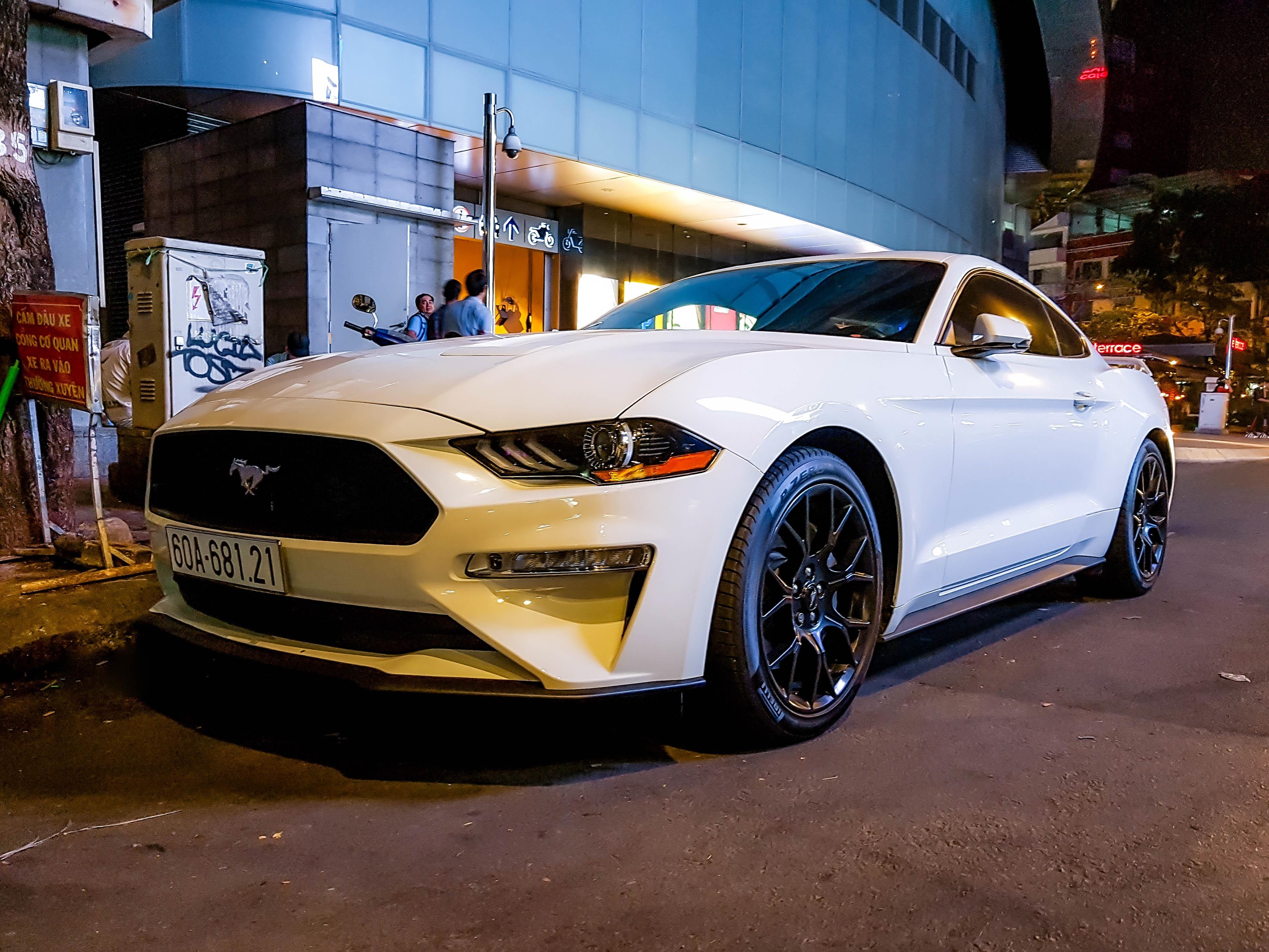Ford Mustang facelift hang hiem xuat hien tai TP.HCM hinh anh