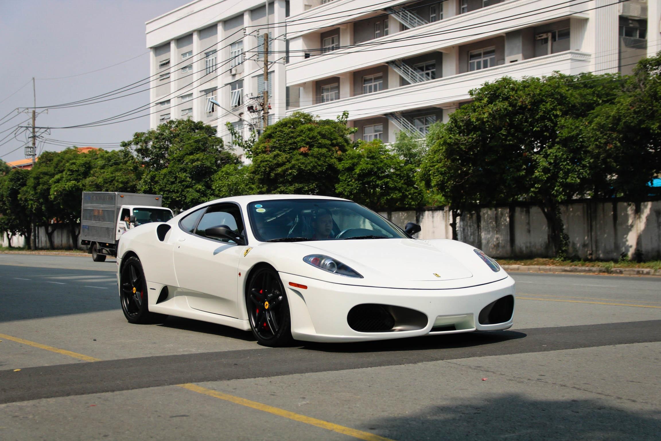 Ferrari F430 tung cua Dang Le Nguyen Vu tai xuat voi ong xa dat tien hinh anh