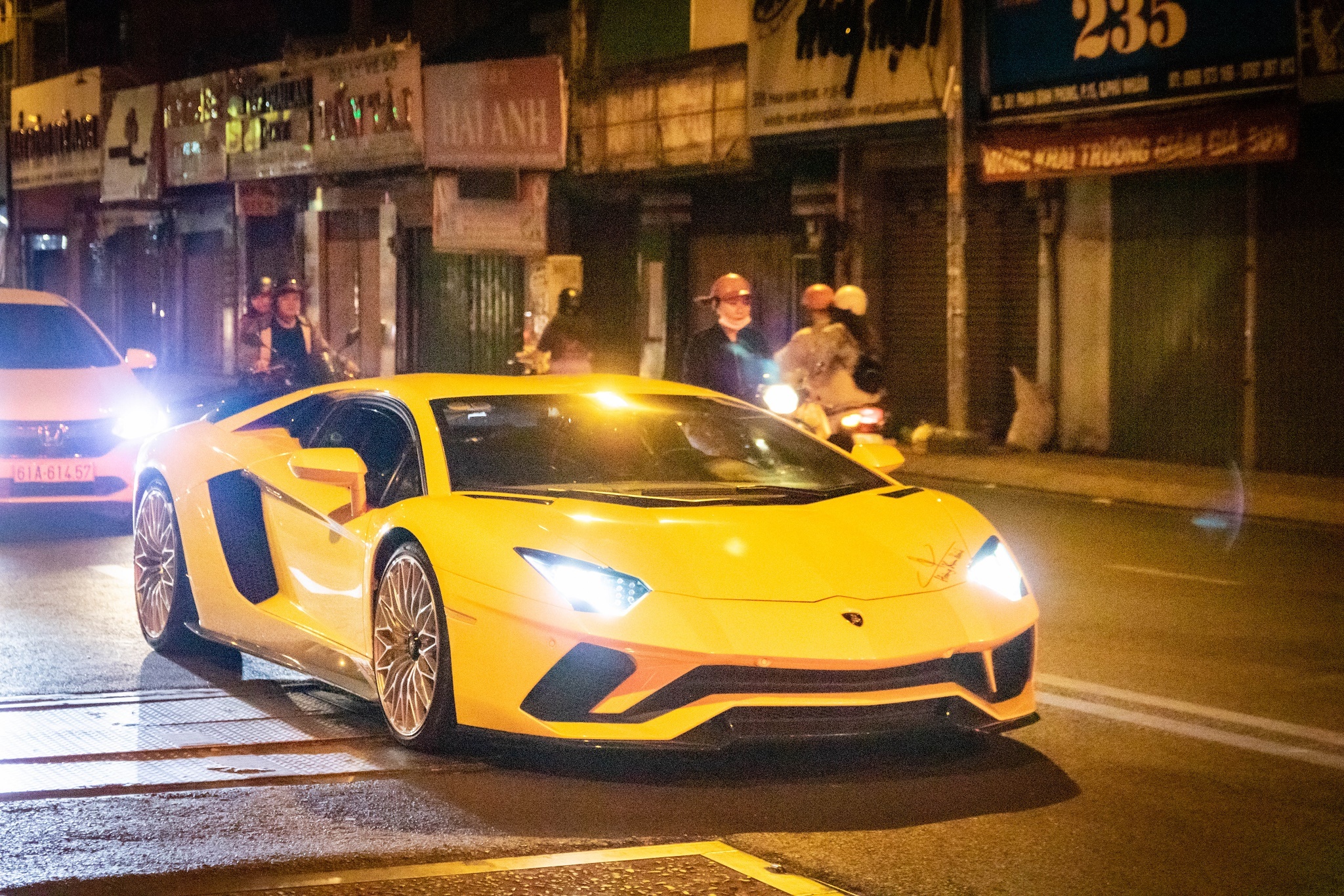 Lamborghini Aventador S duoc do do choi dat tien o TP.HCM anh 9