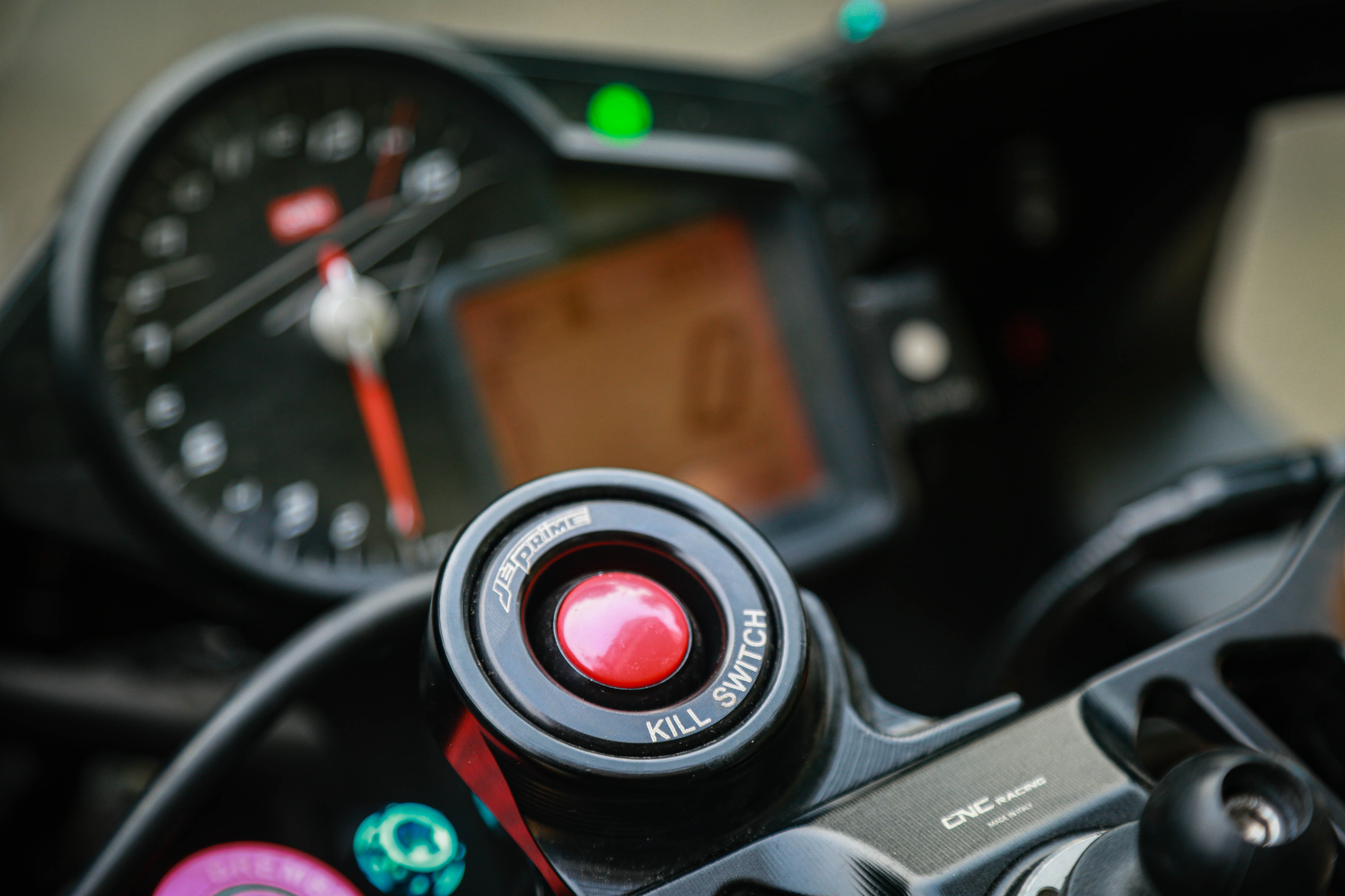 Aprilia RSV4 do phong cach xe dua GP anh 7