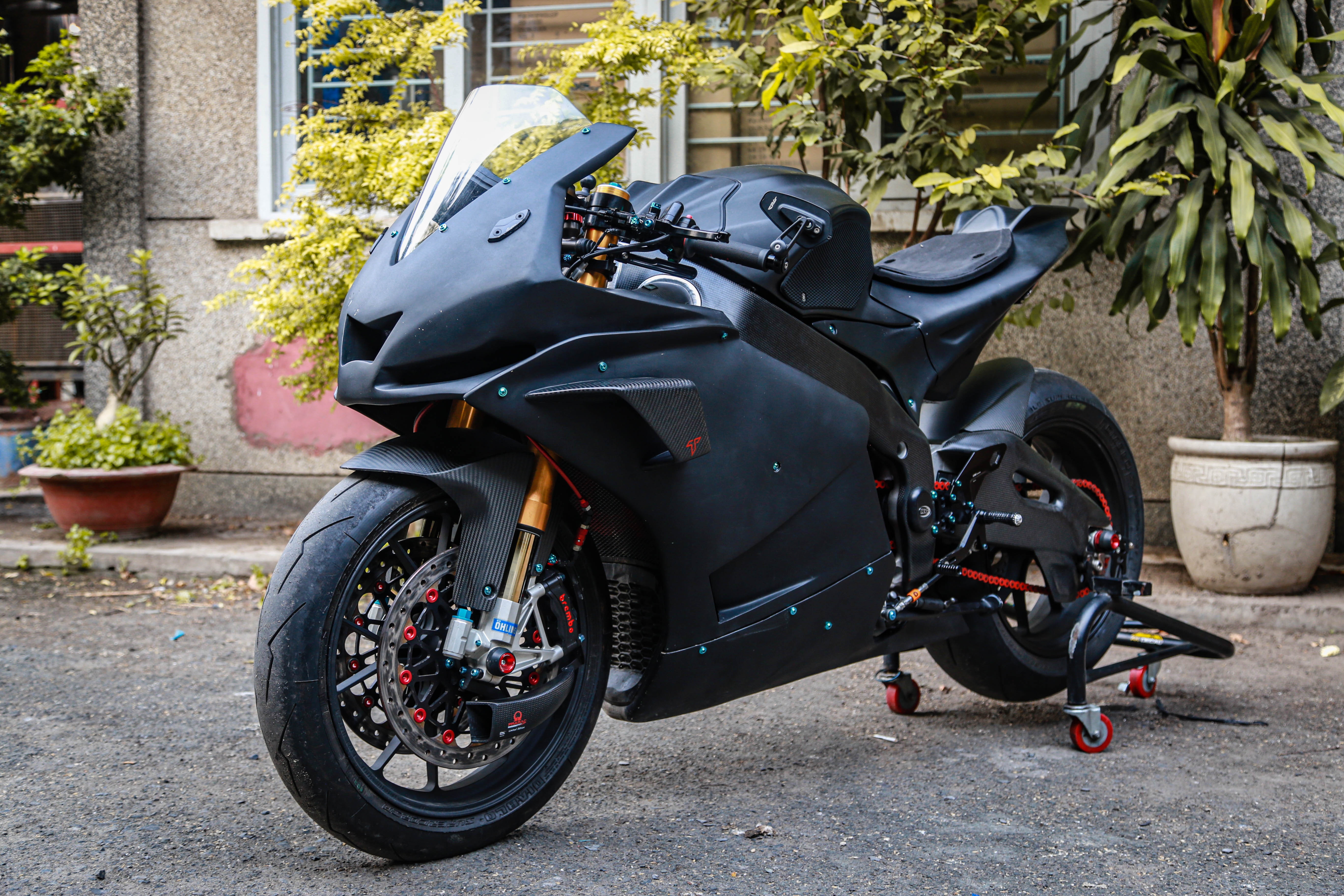 Aprilia RSV4 do theo phong cach MotoGP ton 400 trieu hinh anh