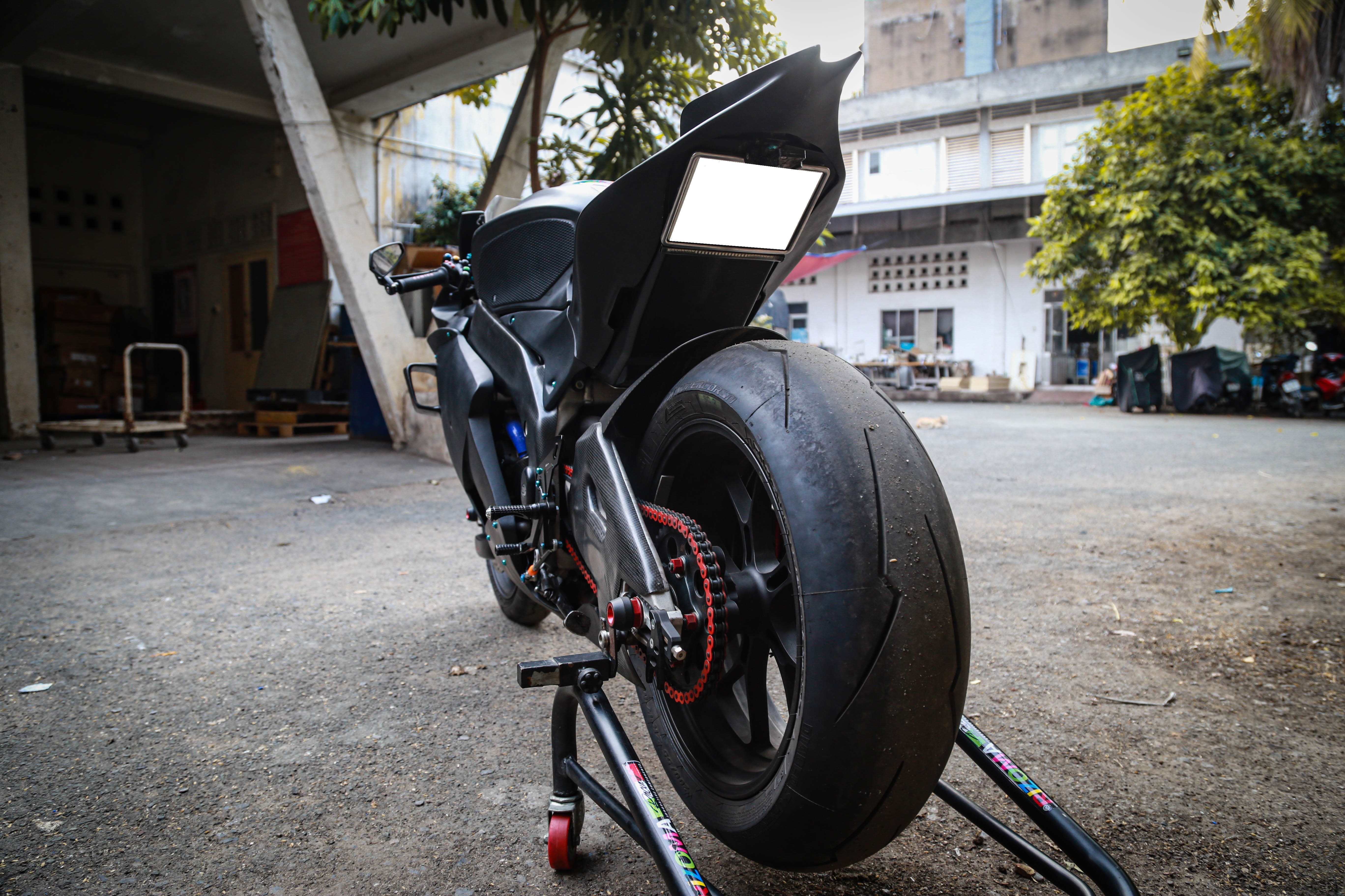 Aprilia RSV4 do phong cach xe dua GP anh 4