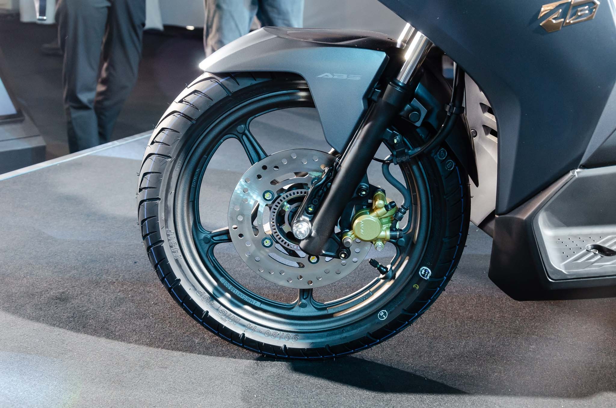 So sanh Honda Air Blade 150 va Honda Vario 150 anh 9