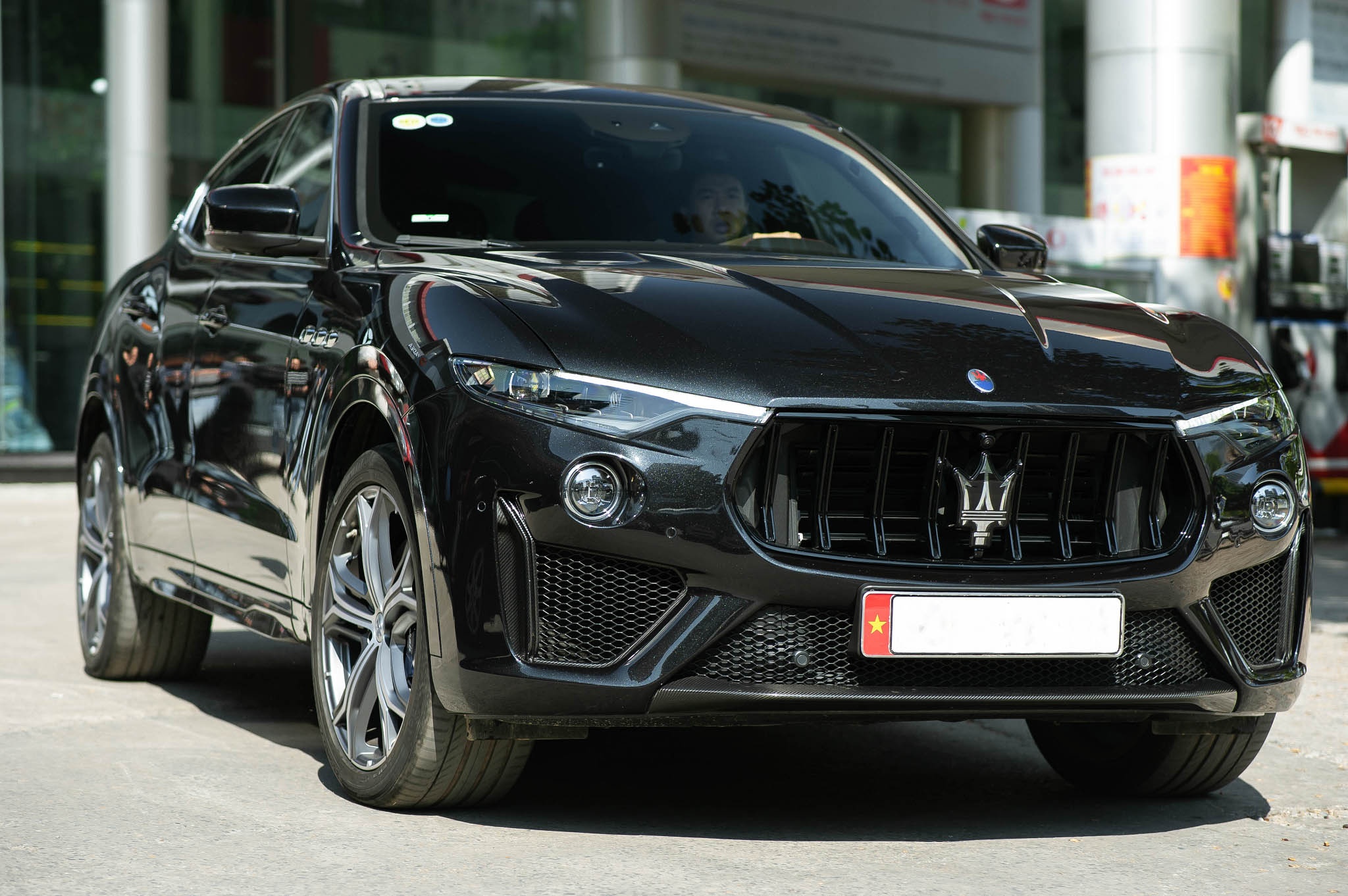 Can canh Maserati Levante Trofeo gia hon 14 ty vua ve VN hinh anh