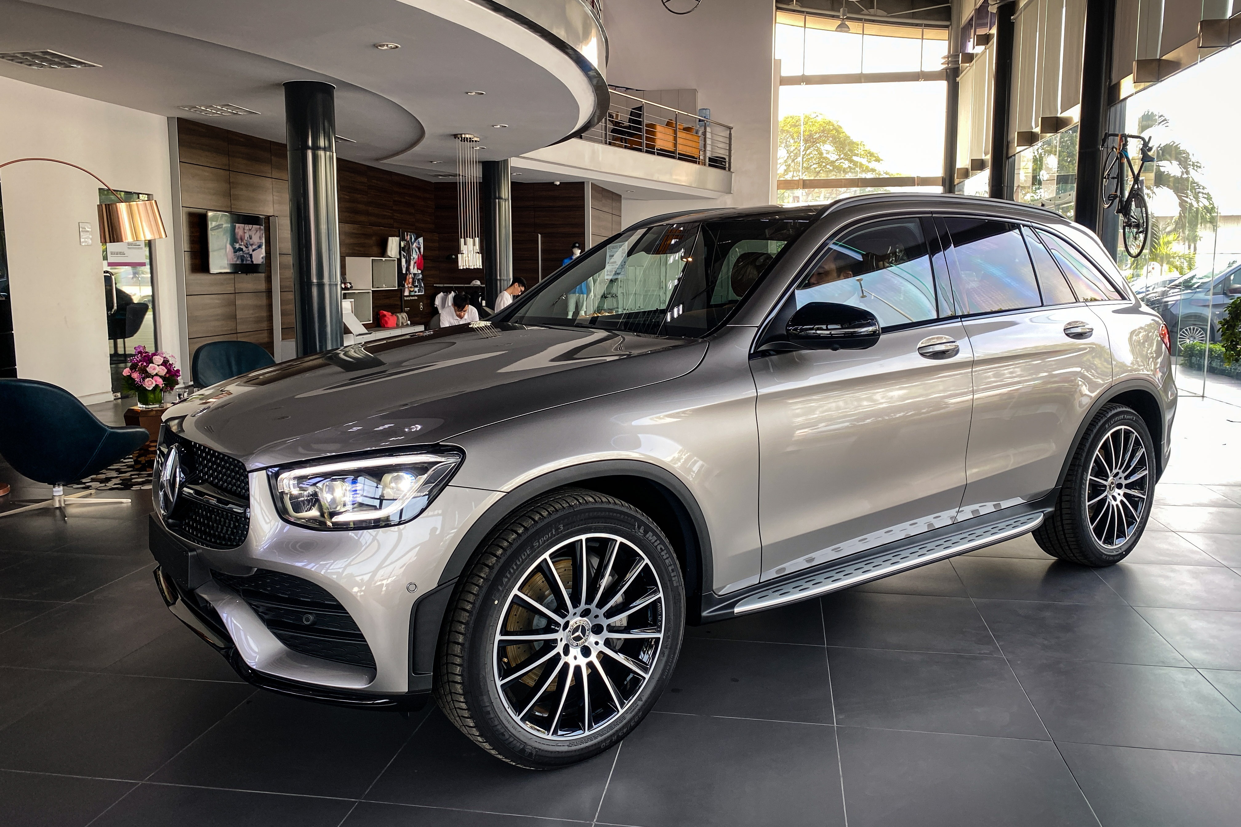 Mercedes-Benz GLC 300 facelift 2020 gia 2,56 ty dong vua ve Viet Nam hinh anh