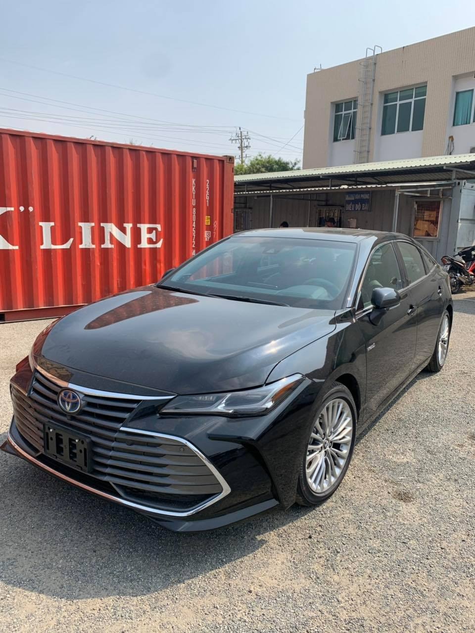 Can canh Toyota Avalon Hybrid Limited vua ve VN anh 8