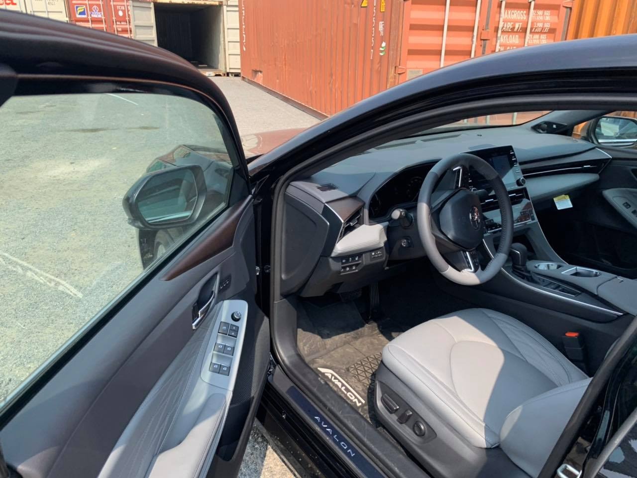 Can canh Toyota Avalon Hybrid Limited vua ve VN anh 5