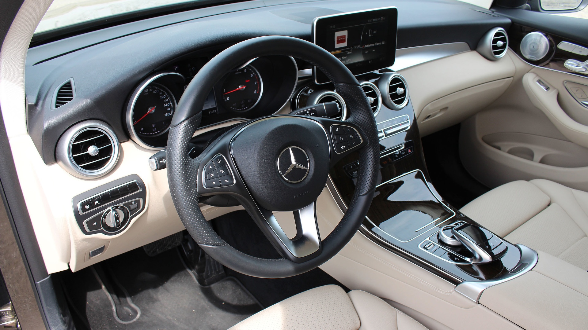 So sánh Mercedes-Benz GLC 300 facelift là đời cũ ảnh 6 So sanh Mercedes-Benz GLC 300 facelift la doi cu anh 6