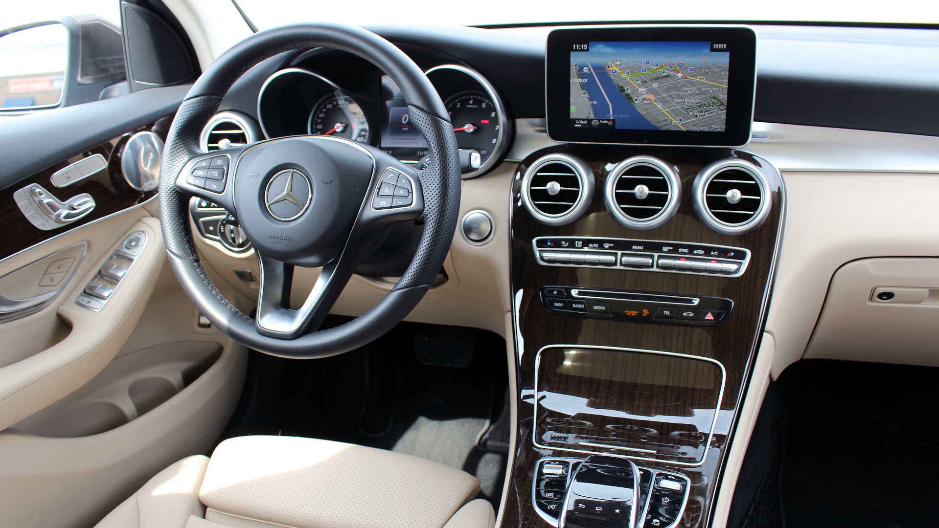 So sánh Mercedes-Benz GLC 300 facelift là đời cũ ảnh 14 So sanh Mercedes-Benz GLC 300 facelift la doi cu anh 14