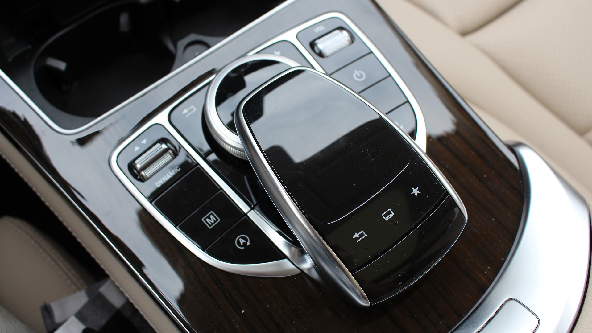 So sánh Mercedes-Benz GLC 300 facelift là đời cũ ảnh 8 So sanh Mercedes-Benz GLC 300 facelift la doi cu anh 8