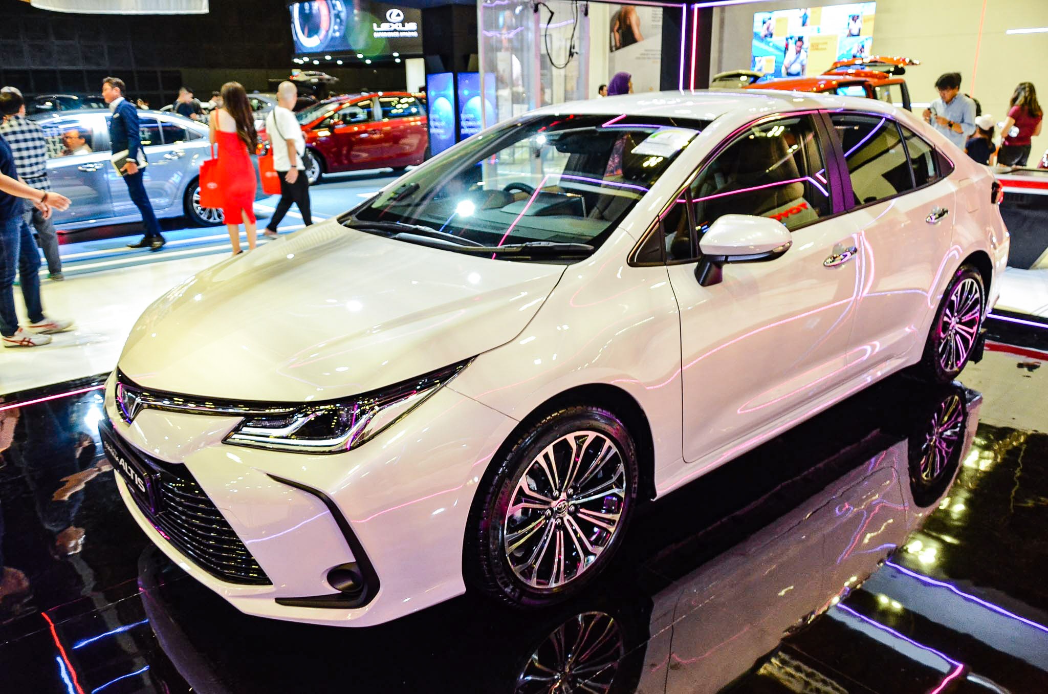 Cận cảnh Toyota Corolla Altis 2020 ảnh 16 Can canh Toyota Corolla Altis 2020 anh 16