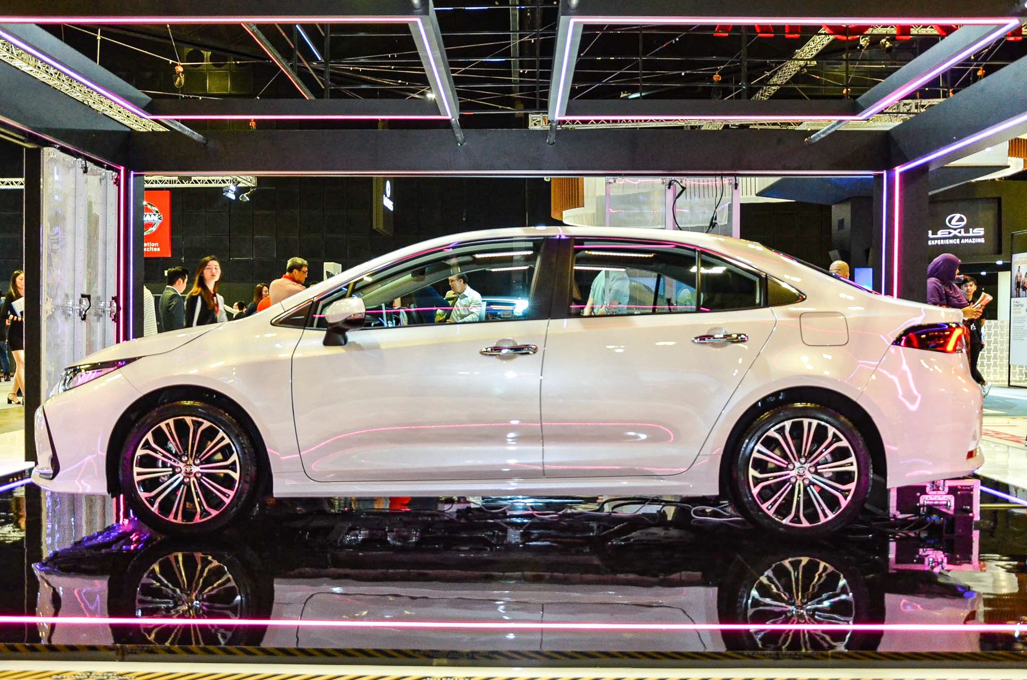 Cận cảnh Toyota Corolla Altis 2020 ảnh 7 Can canh Toyota Corolla Altis 2020 anh 7
