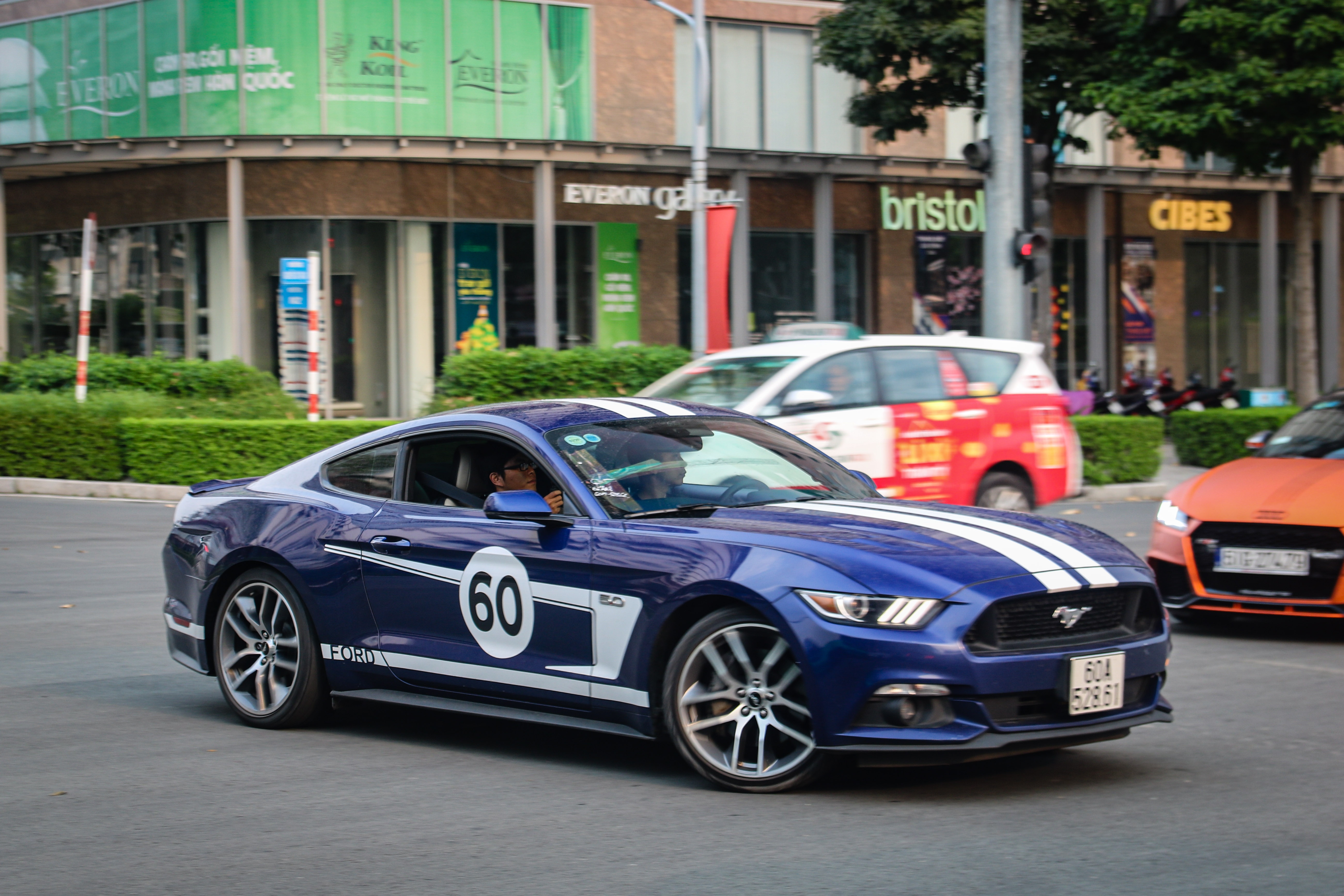 Dan xe Ford Mustang hop mat dau nam anh 2