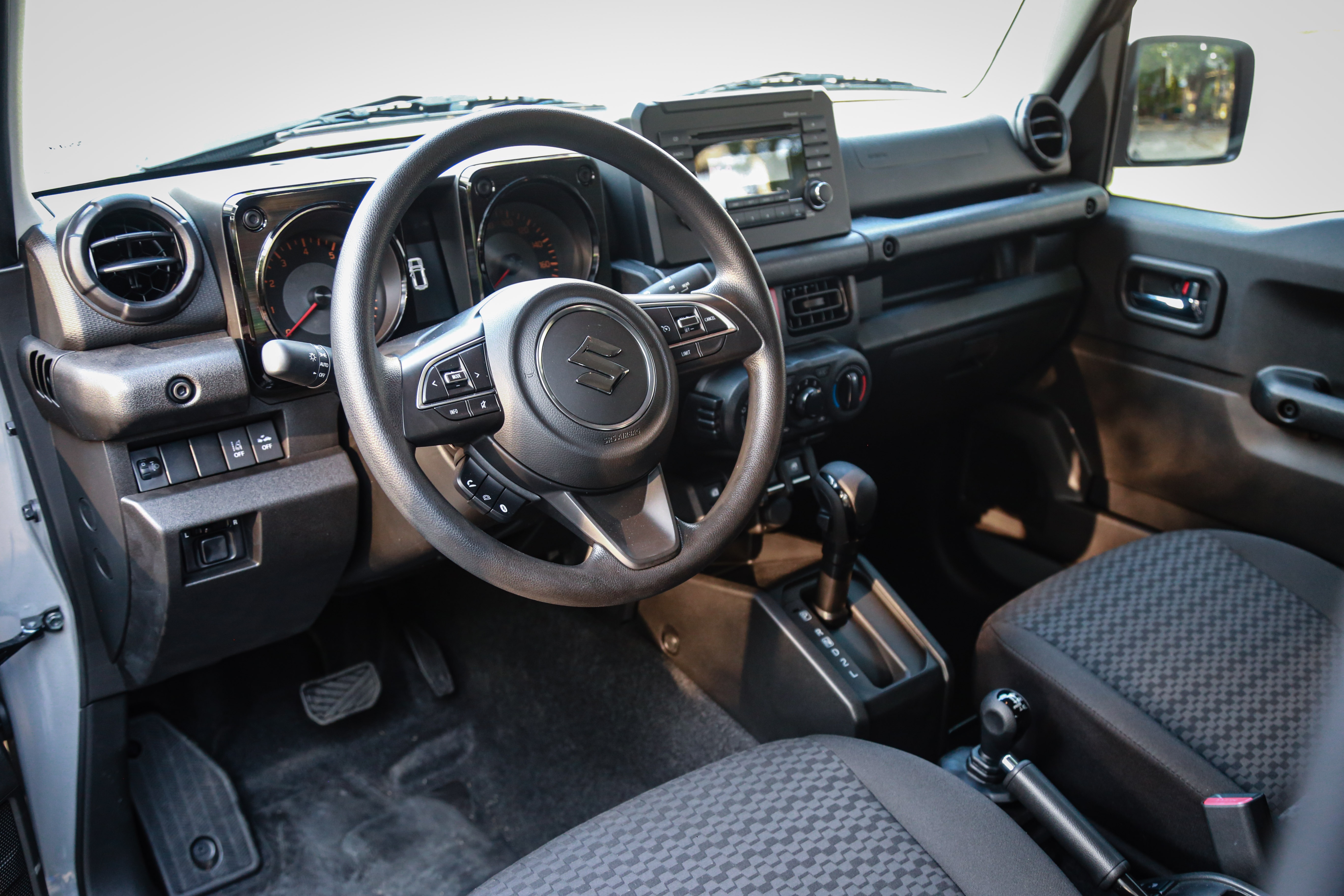 Suzuki Jimny đầu tiên cập bến VN ảnh 13 Suzuki Jimny dau tien cap ben VN anh 13