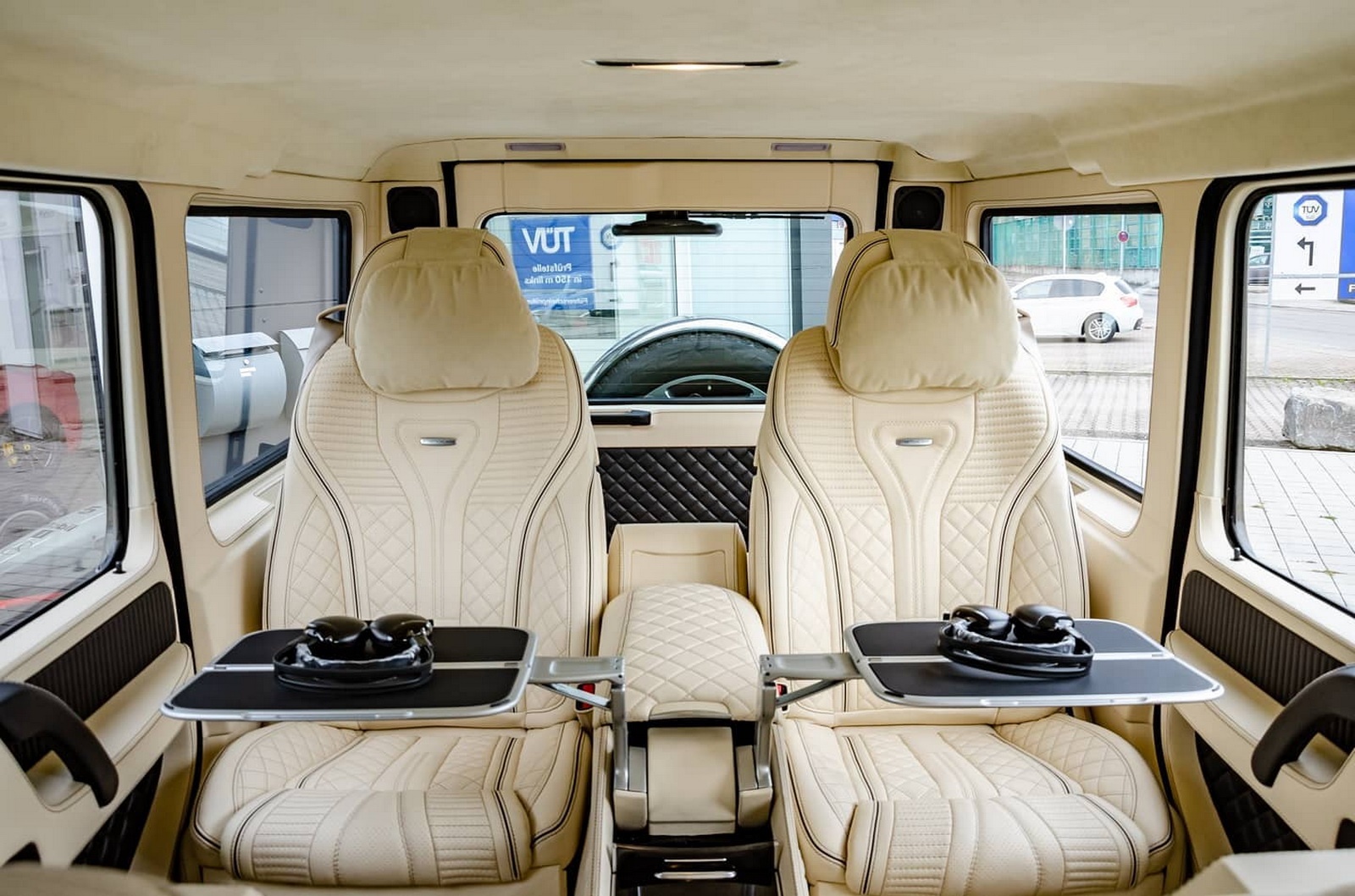 Mercedes-AMG G 63 Limo gia nua trieu USD anh 4