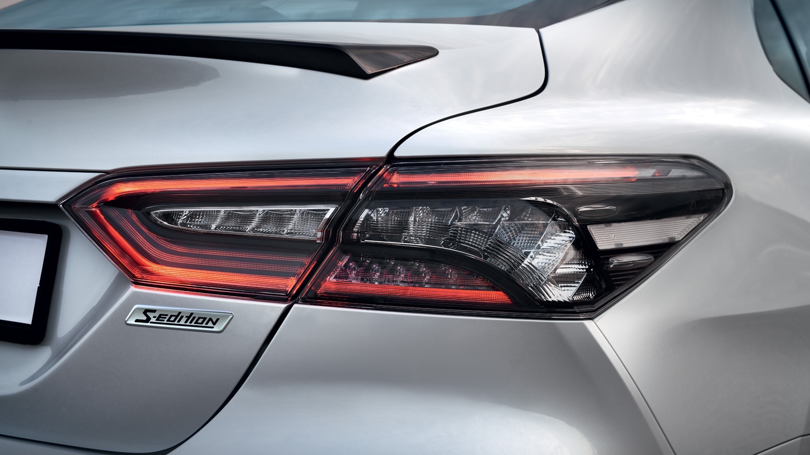 Toyota Camry S-Edition ra mắt ảnh 9 Toyota Camry S-Edition ra mat anh 9