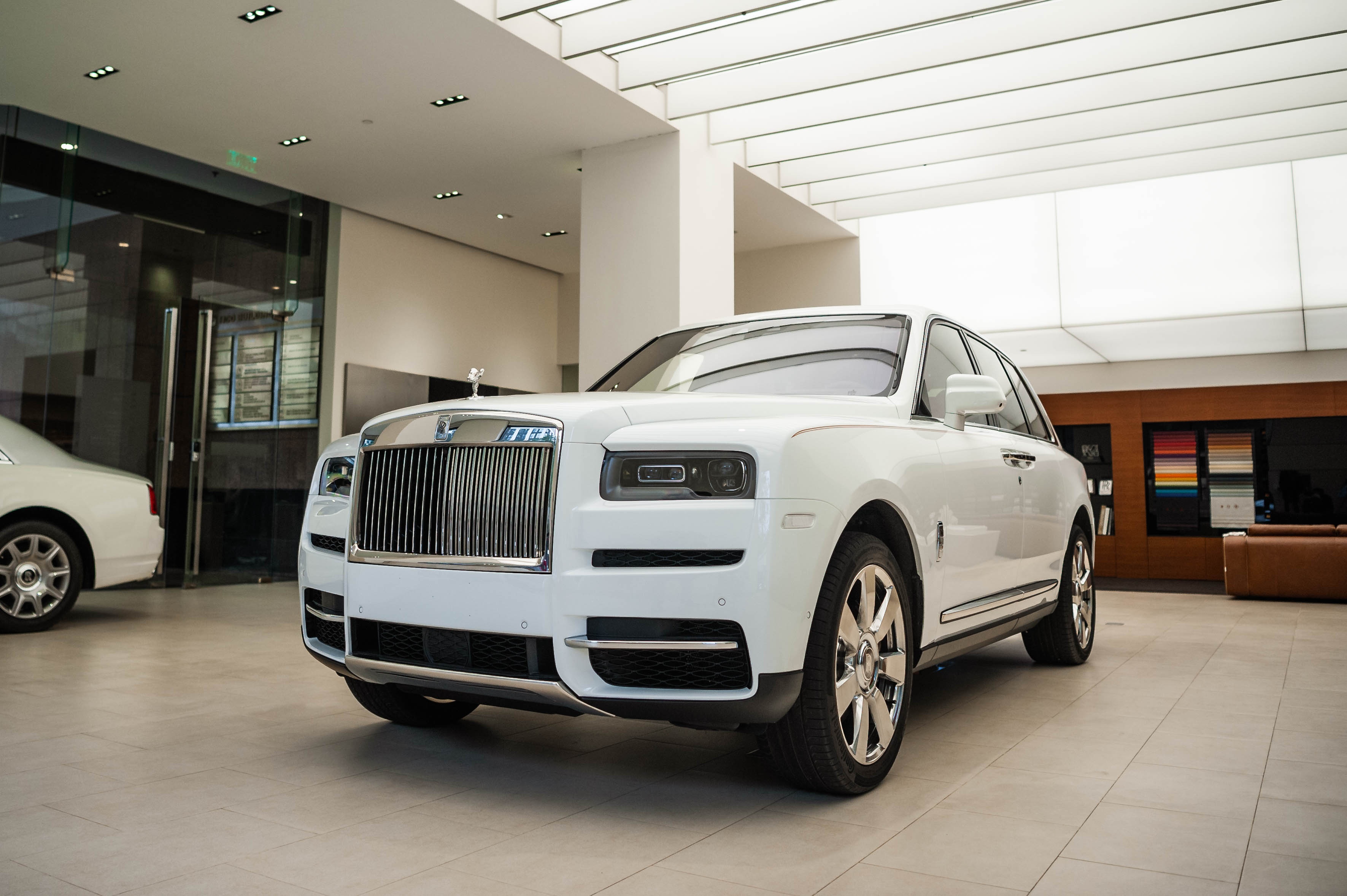 Rolls-Royce Cullinan gia 32 ty - sieu SUV chinh hang dat nhat VN hinh anh