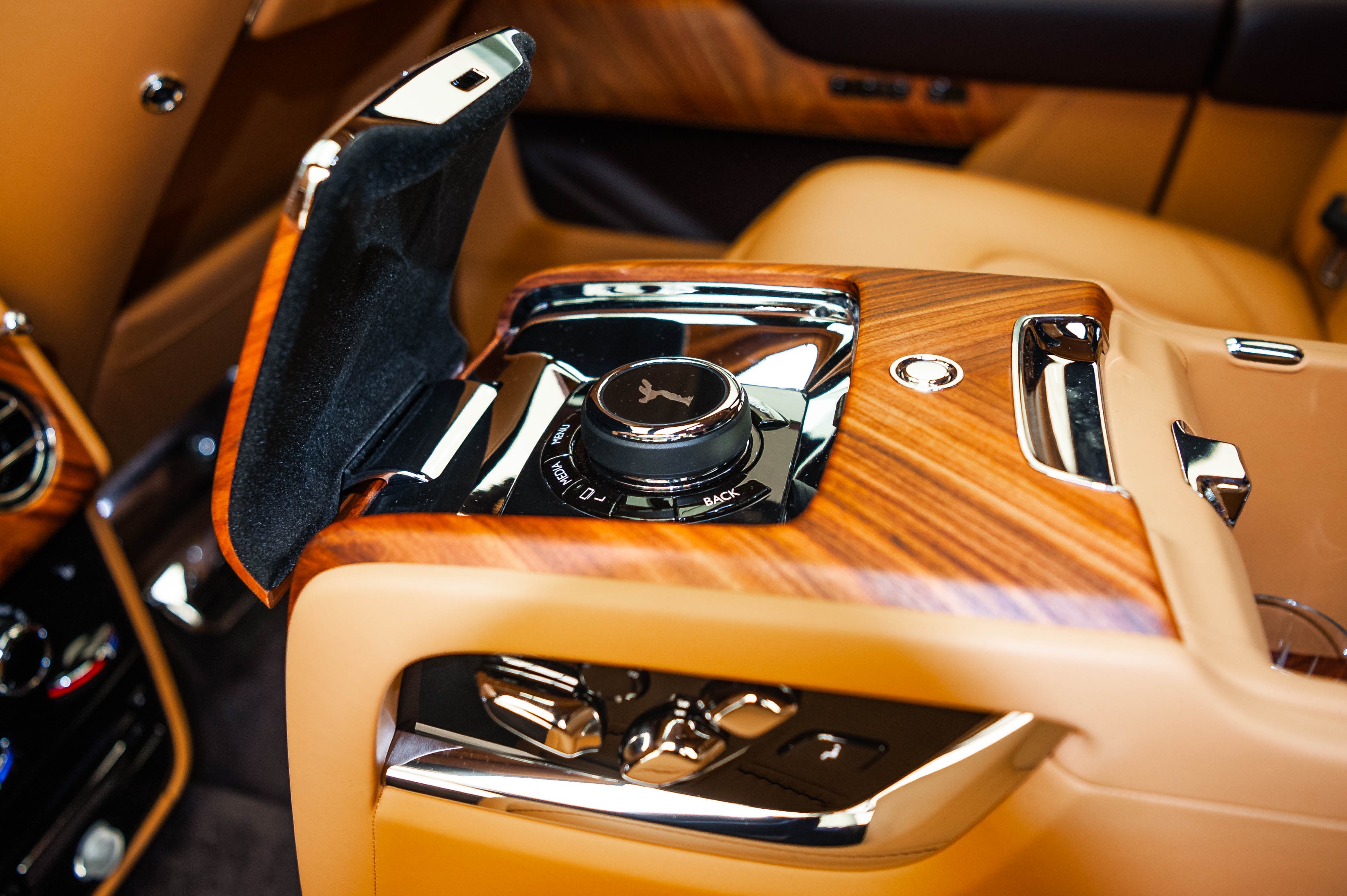 Chi tiet Rolls-Royce Cullinan chinh hang o VN anh 26