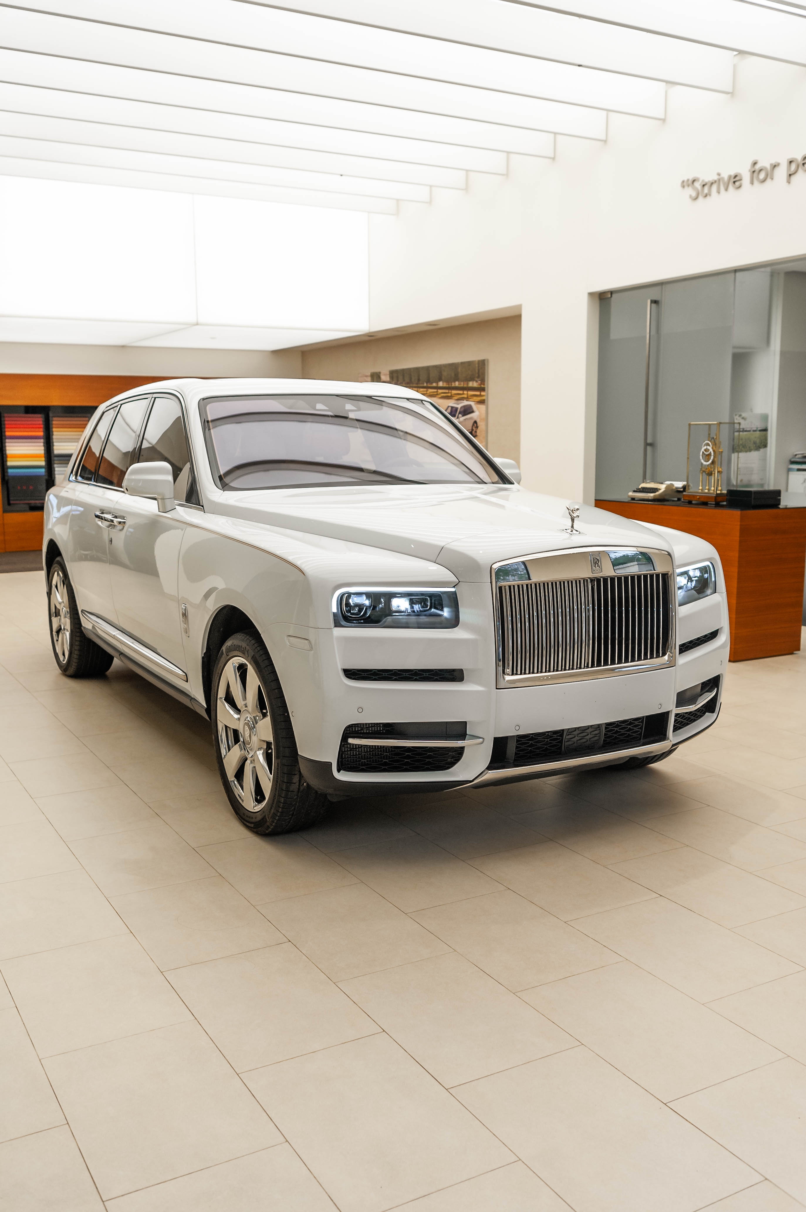 Chi tiet Rolls-Royce Cullinan chinh hang o VN anh 11
