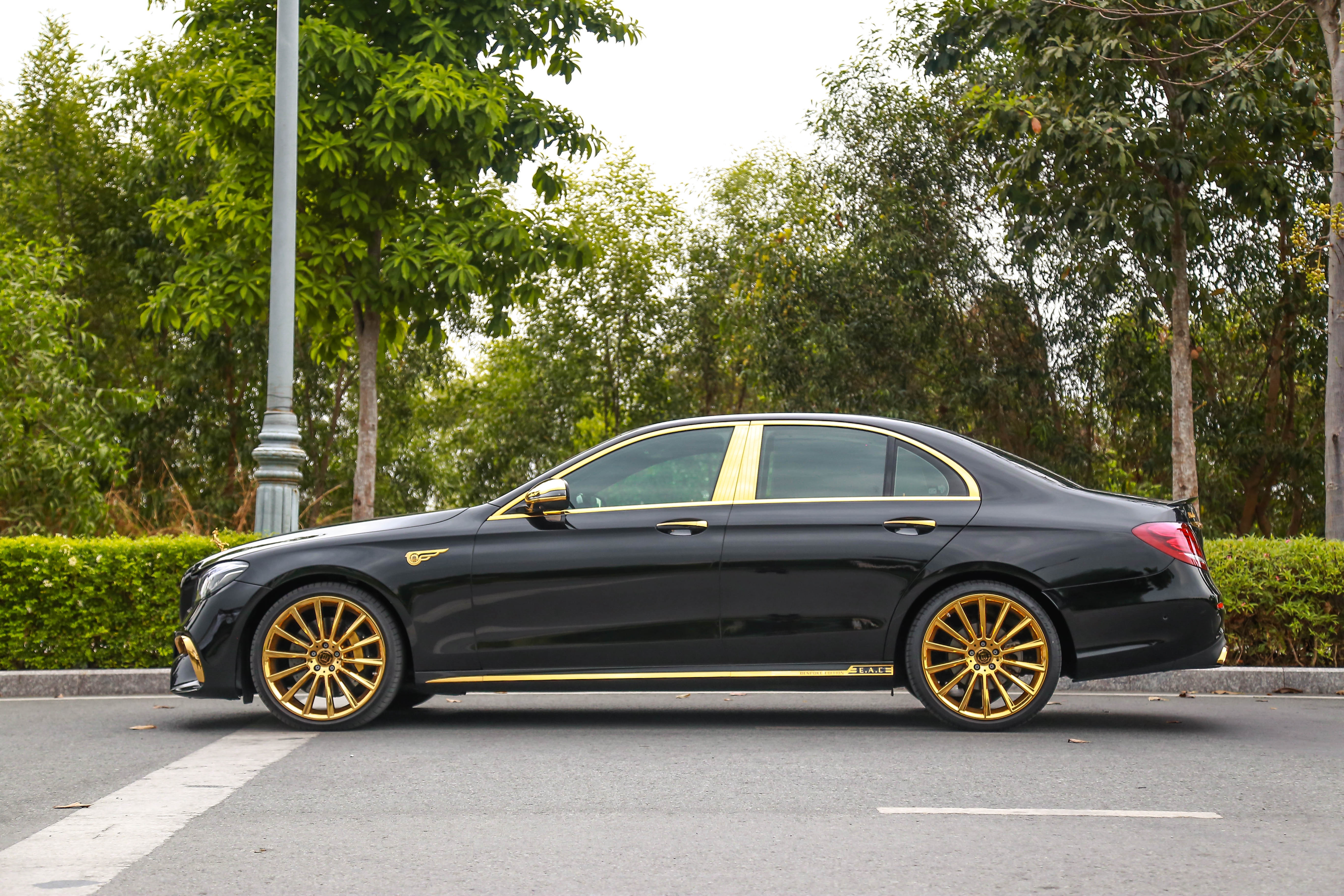 Mercedes-Benz E 300 AMG mạ vàng đính kim cương ảnh 5 Mercedes-Benz E 300 AMG ma vang dinh kim cuong anh 5